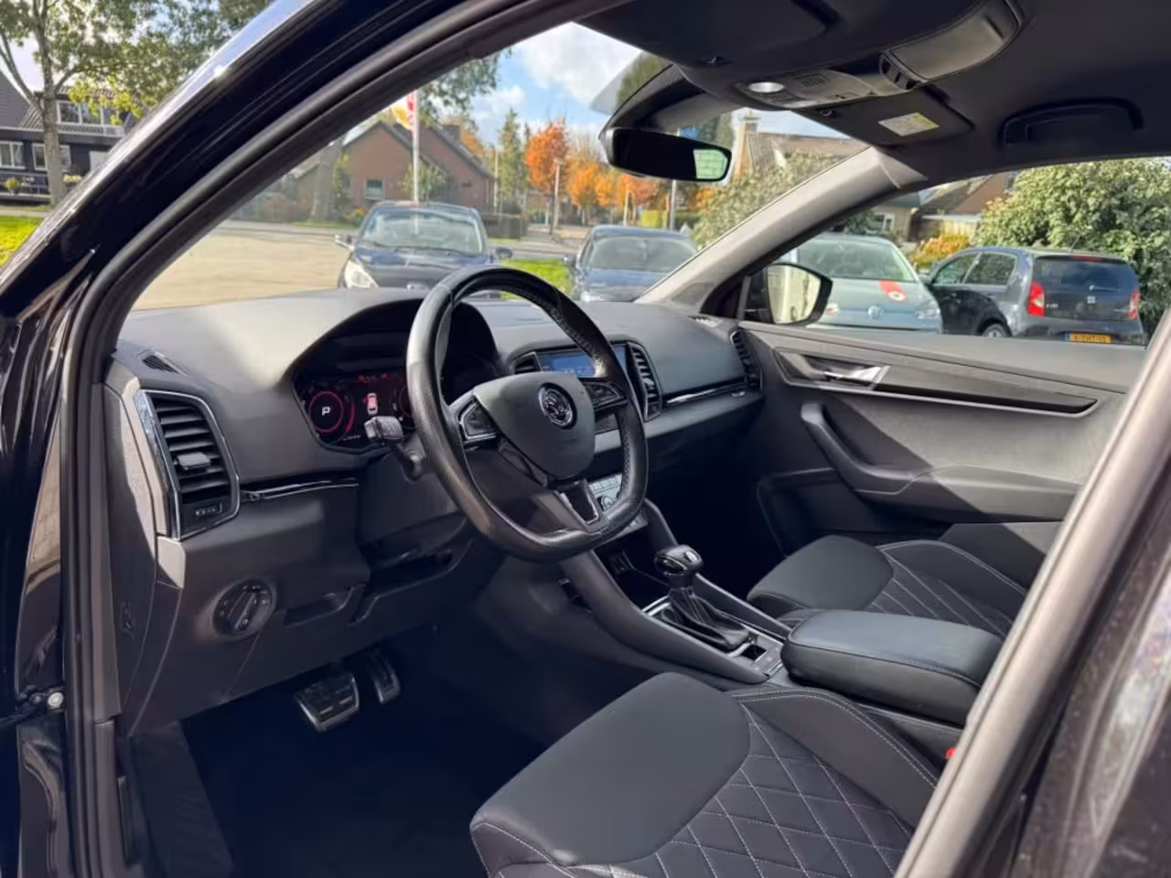 Skoda Karoq 1.5 TSI SPORTLINE Sportstoelen Zwartoptiek Stoelverw. voor/achter Keyless Sfeerverl