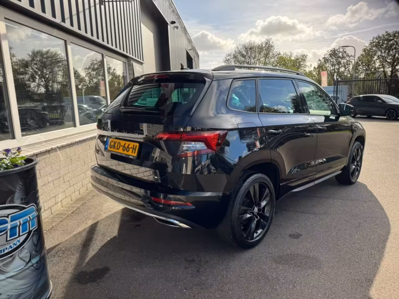 Skoda Karoq 1.5 TSI SPORTLINE Sportstoelen Zwartoptiek Stoelverw. voor/achter Keyless Sfeerverl
