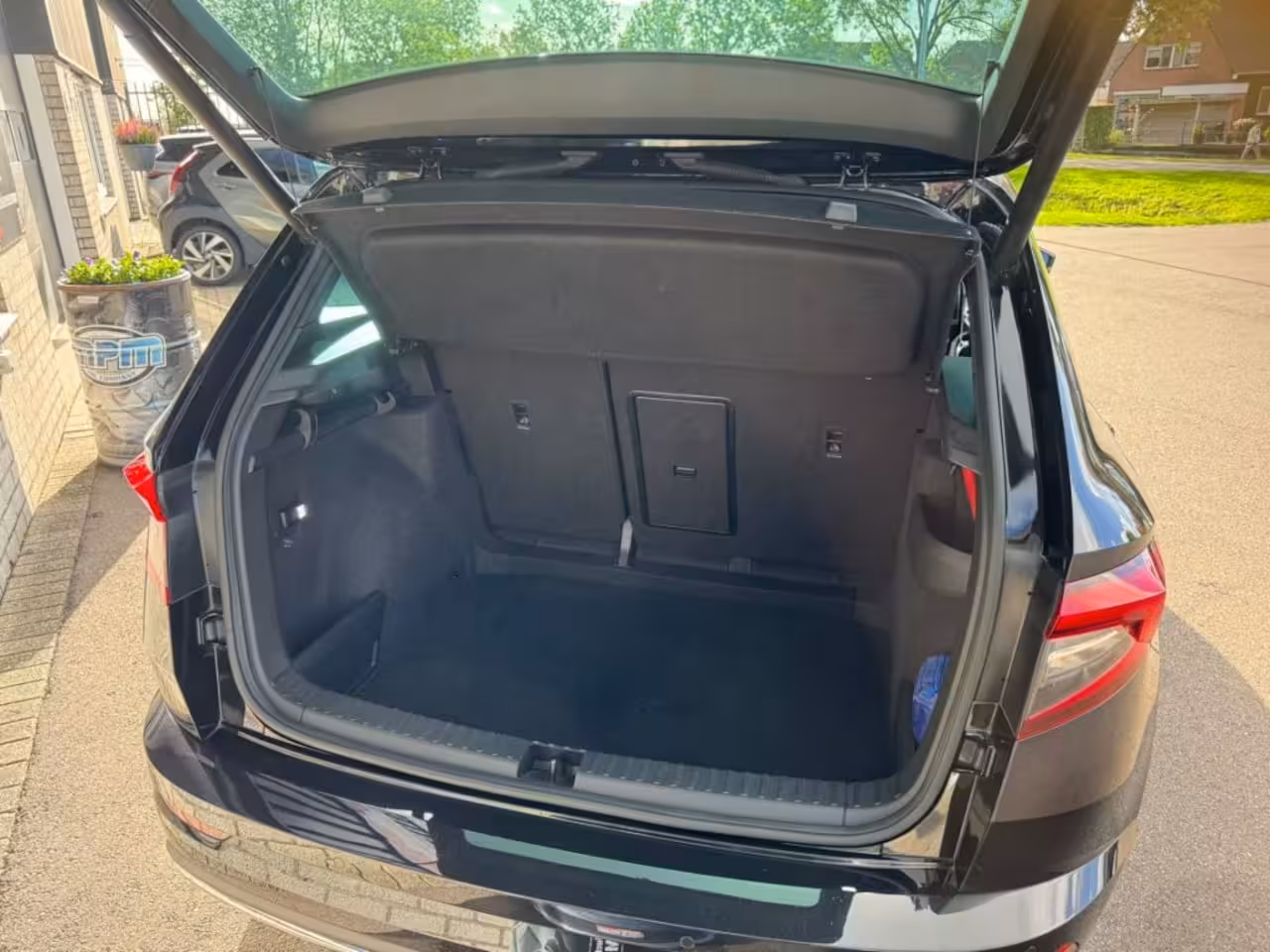 Skoda Karoq 1.5 TSI SPORTLINE Sportstoelen Zwartoptiek Stoelverw. voor/achter Keyless Sfeerverl