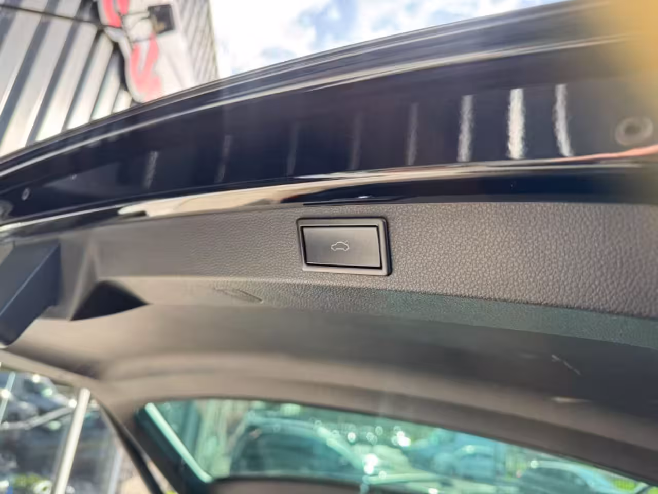 Skoda Karoq 1.5 TSI SPORTLINE Sportstoelen Zwartoptiek Stoelverw. voor/achter Keyless Sfeerverl