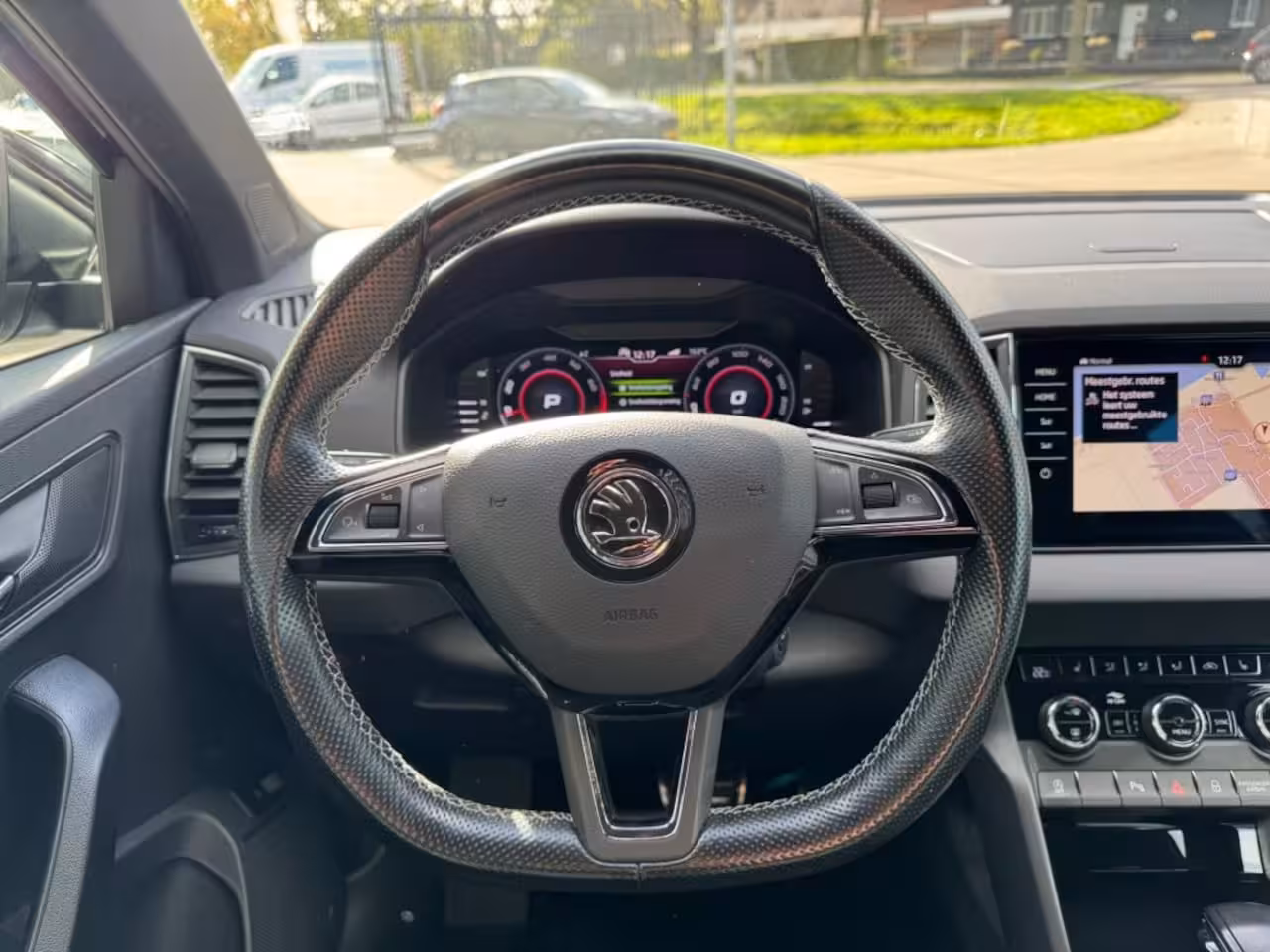 Skoda Karoq 1.5 TSI SPORTLINE Sportstoelen Zwartoptiek Stoelverw. voor/achter Keyless Sfeerverl