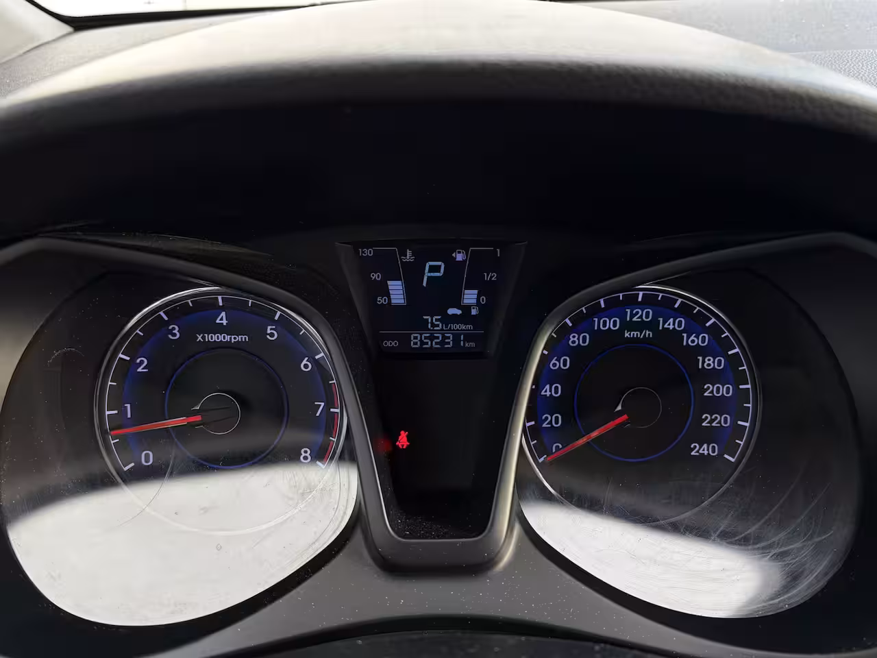 Hyundai ix20 1.6i Go | Stoelverwarming | Trekhaak | After market Achteruitrijcamera | Bluetooth telefoo