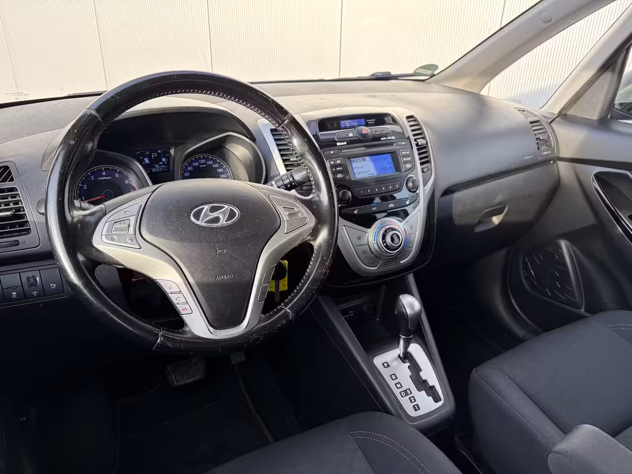 Hyundai ix20 1.6i Go | Stoelverwarming | Trekhaak | After market Achteruitrijcamera | Bluetooth telefoo