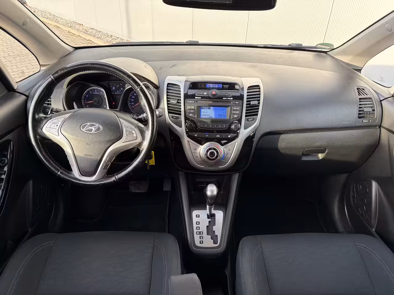 Hyundai ix20 1.6i Go | Stoelverwarming | Trekhaak | After market Achteruitrijcamera | Bluetooth telefoo