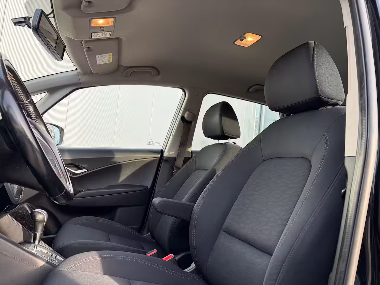 Hyundai ix20 1.6i Go | Stoelverwarming | Trekhaak | After market Achteruitrijcamera | Bluetooth telefoo