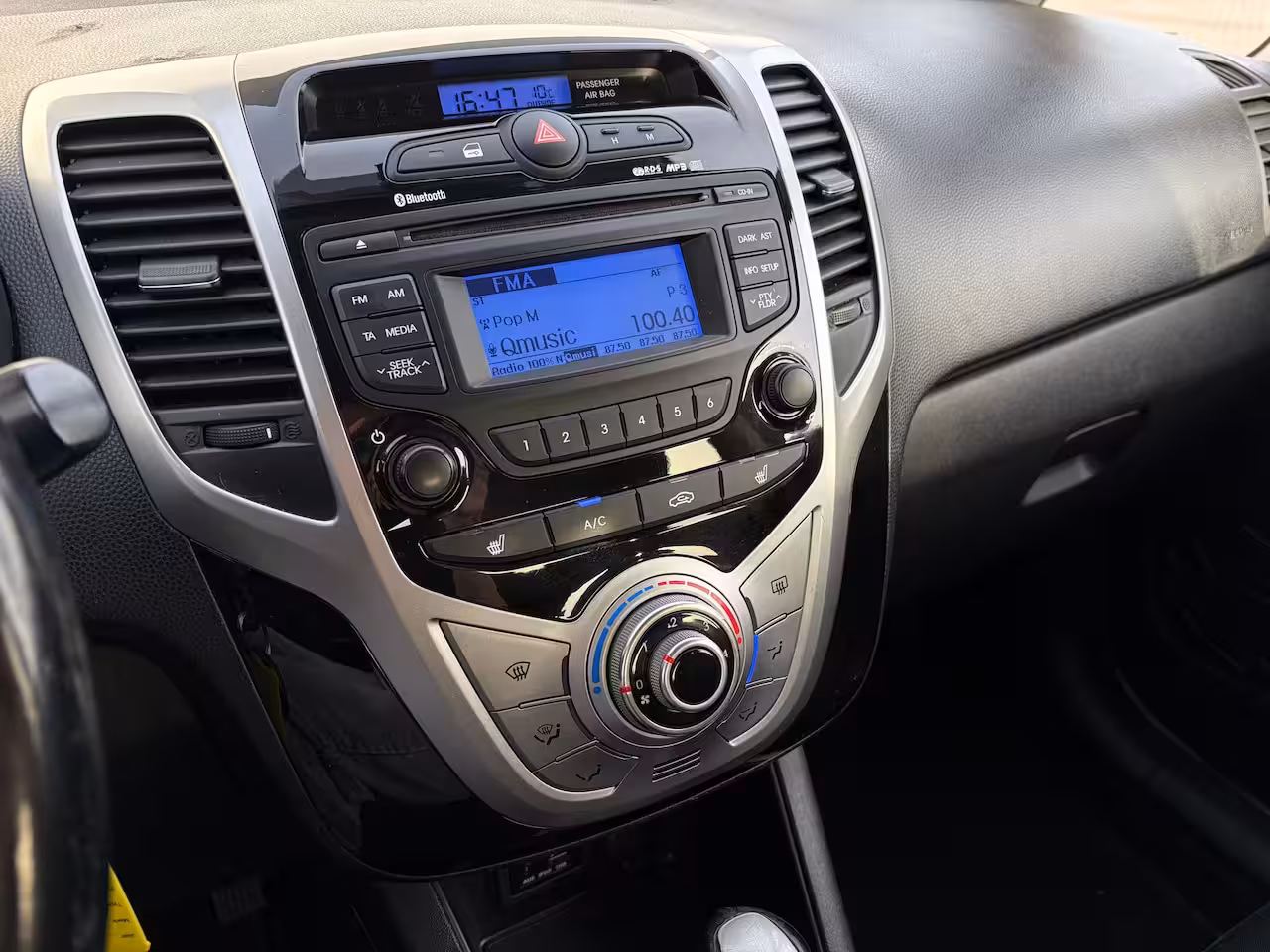 Hyundai ix20 1.6i Go | Stoelverwarming | Trekhaak | After market Achteruitrijcamera | Bluetooth telefoo