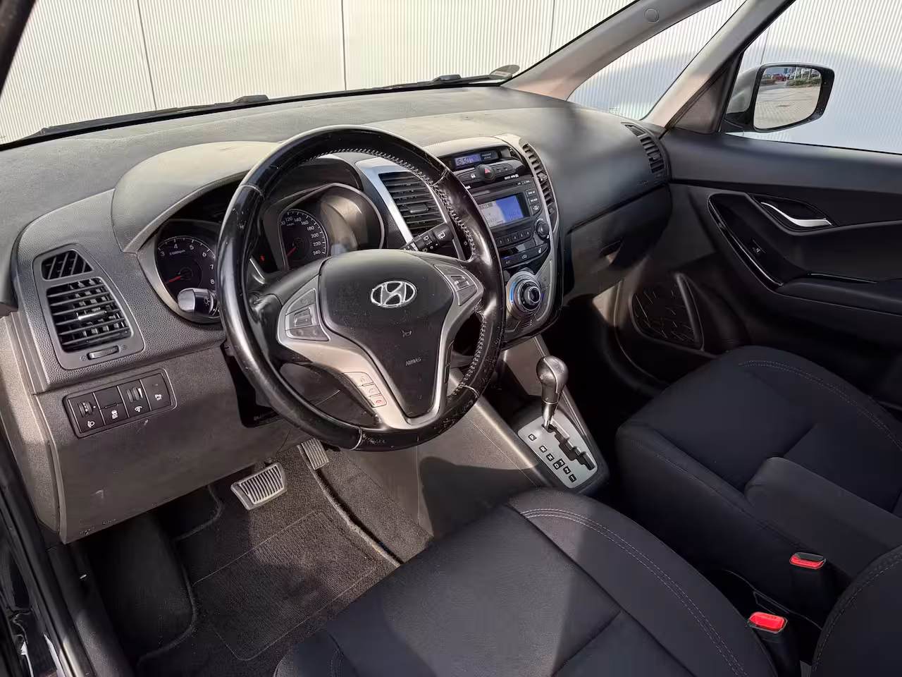 Hyundai ix20 1.6i Go | Stoelverwarming | Trekhaak | After market Achteruitrijcamera | Bluetooth telefoo