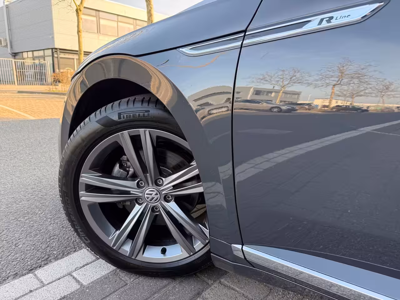 Volkswagen Arteon 2.0 TSI R-Line LED/PDC/CAM/LMV18/NAVI/LEER