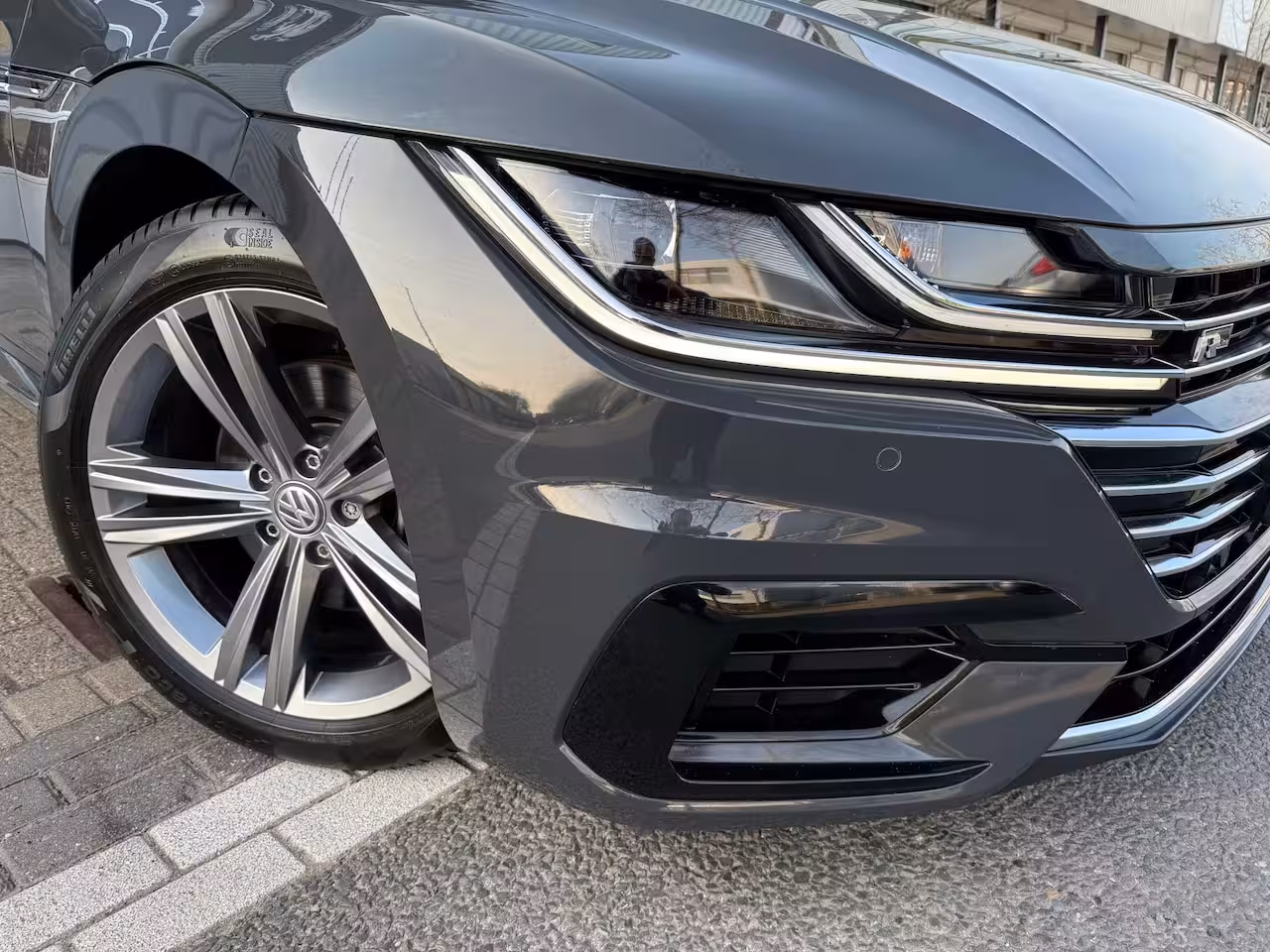 Volkswagen Arteon 2.0 TSI R-Line LED/PDC/CAM/LMV18/NAVI/LEER