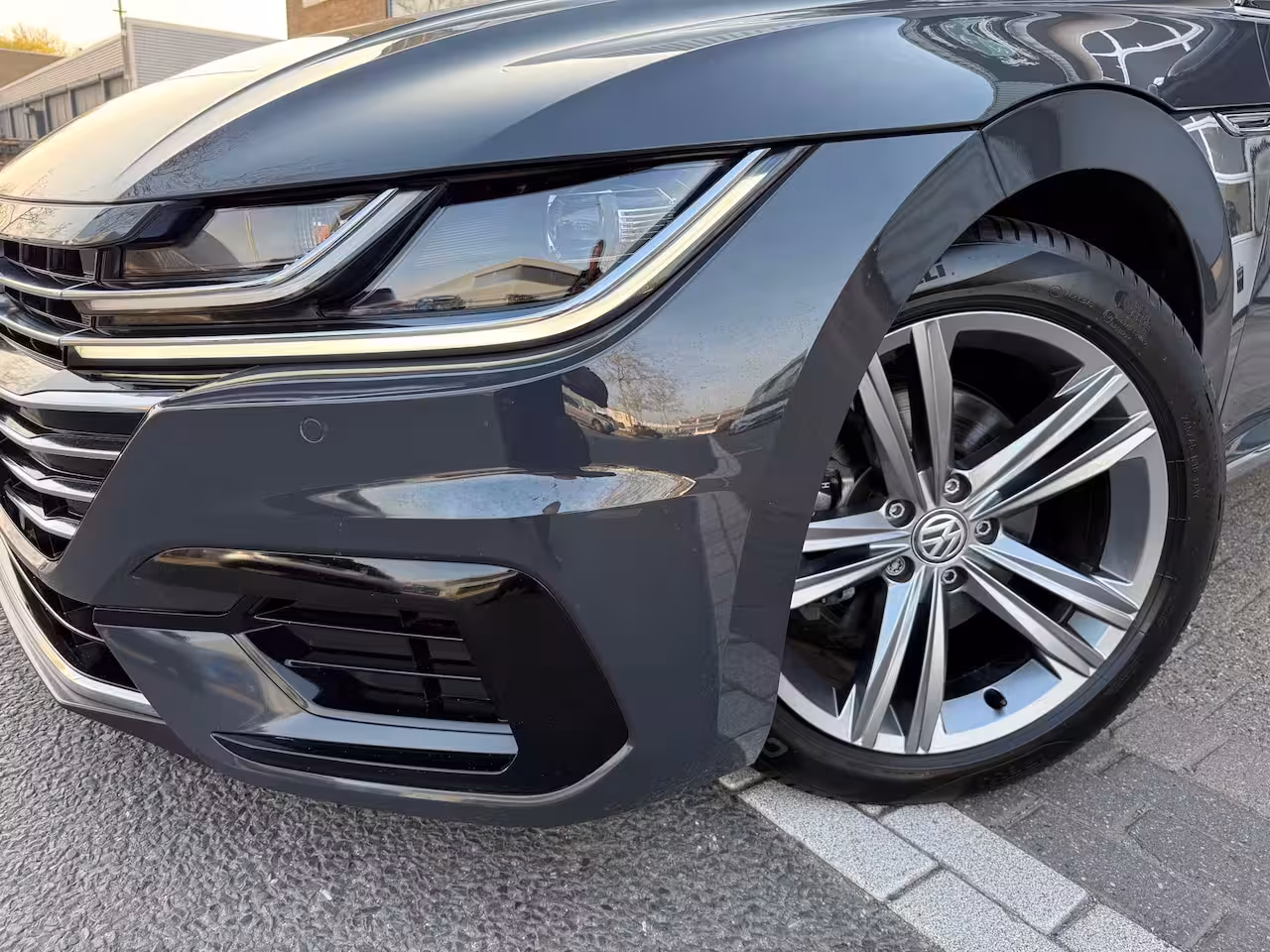 Volkswagen Arteon 2.0 TSI R-Line LED/PDC/CAM/LMV18/NAVI/LEER