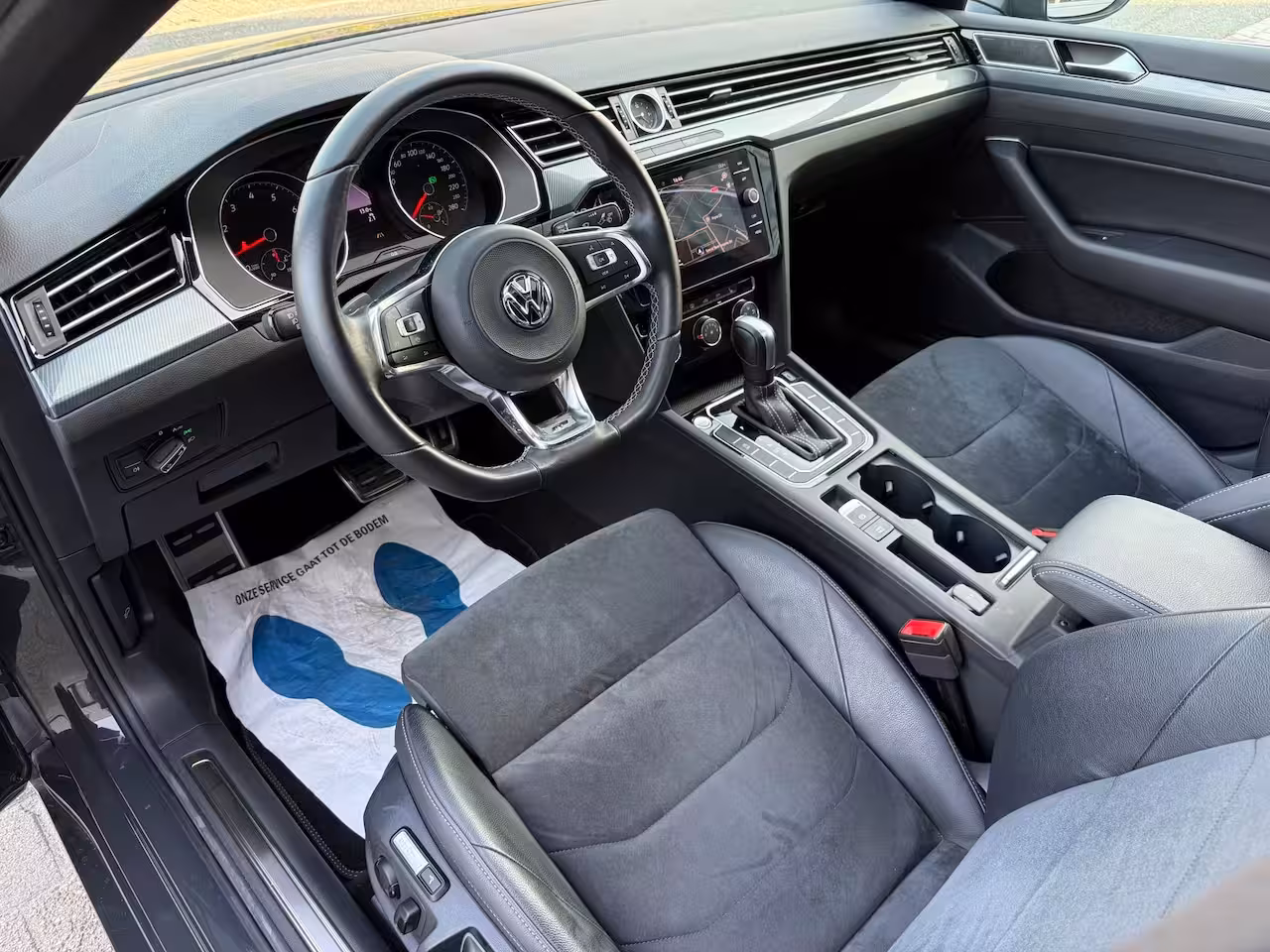 Volkswagen Arteon 2.0 TSI R-Line LED/PDC/CAM/LMV18/NAVI/LEER