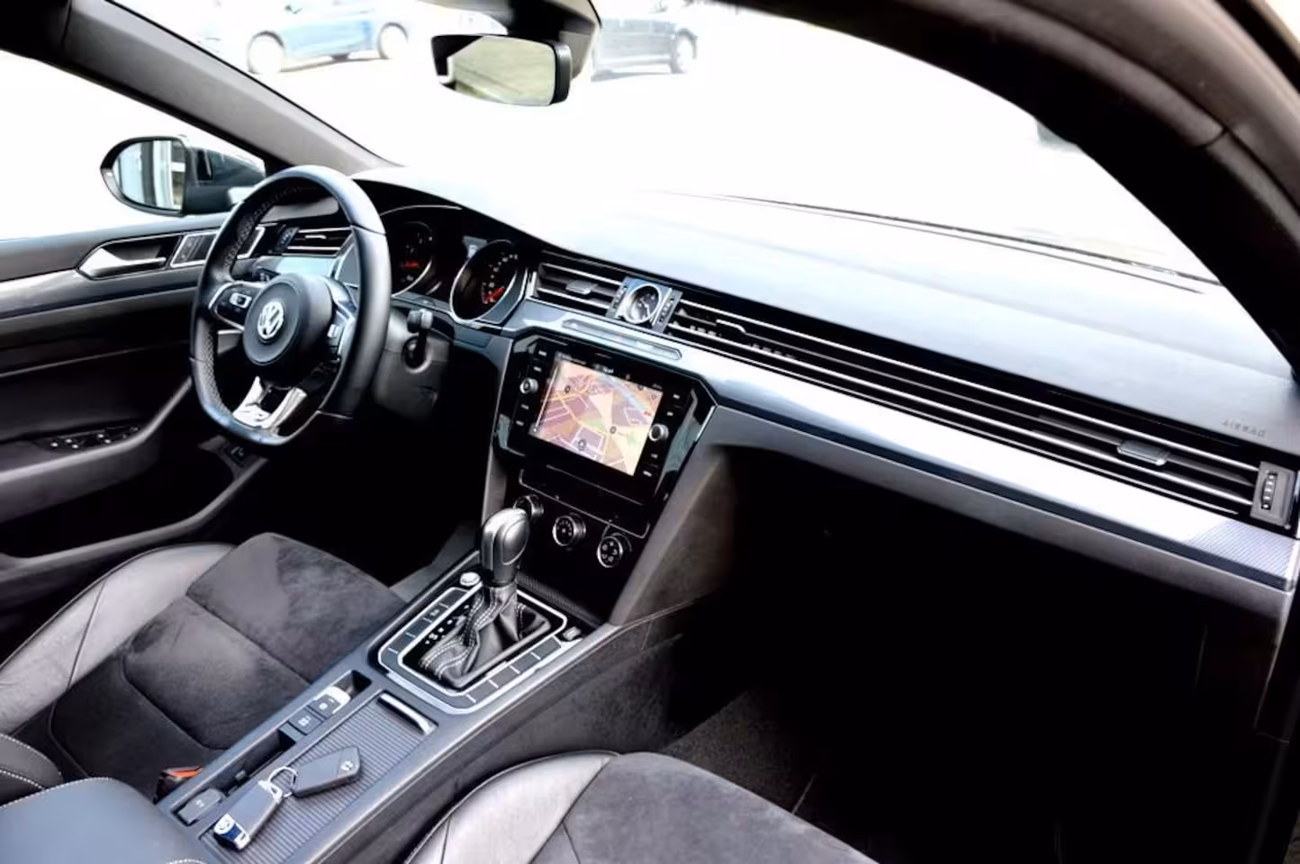 Volkswagen Arteon 2.0 TSI R-Line LED/PDC/CAM/LMV18/NAVI/LEER