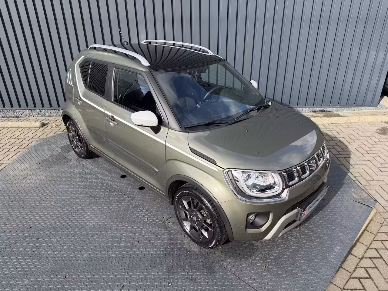 Suzuki Ignis 1.2 Smart Hybrid Select | Clima | kleur: Tough Thaki(groen) | Rijklaar