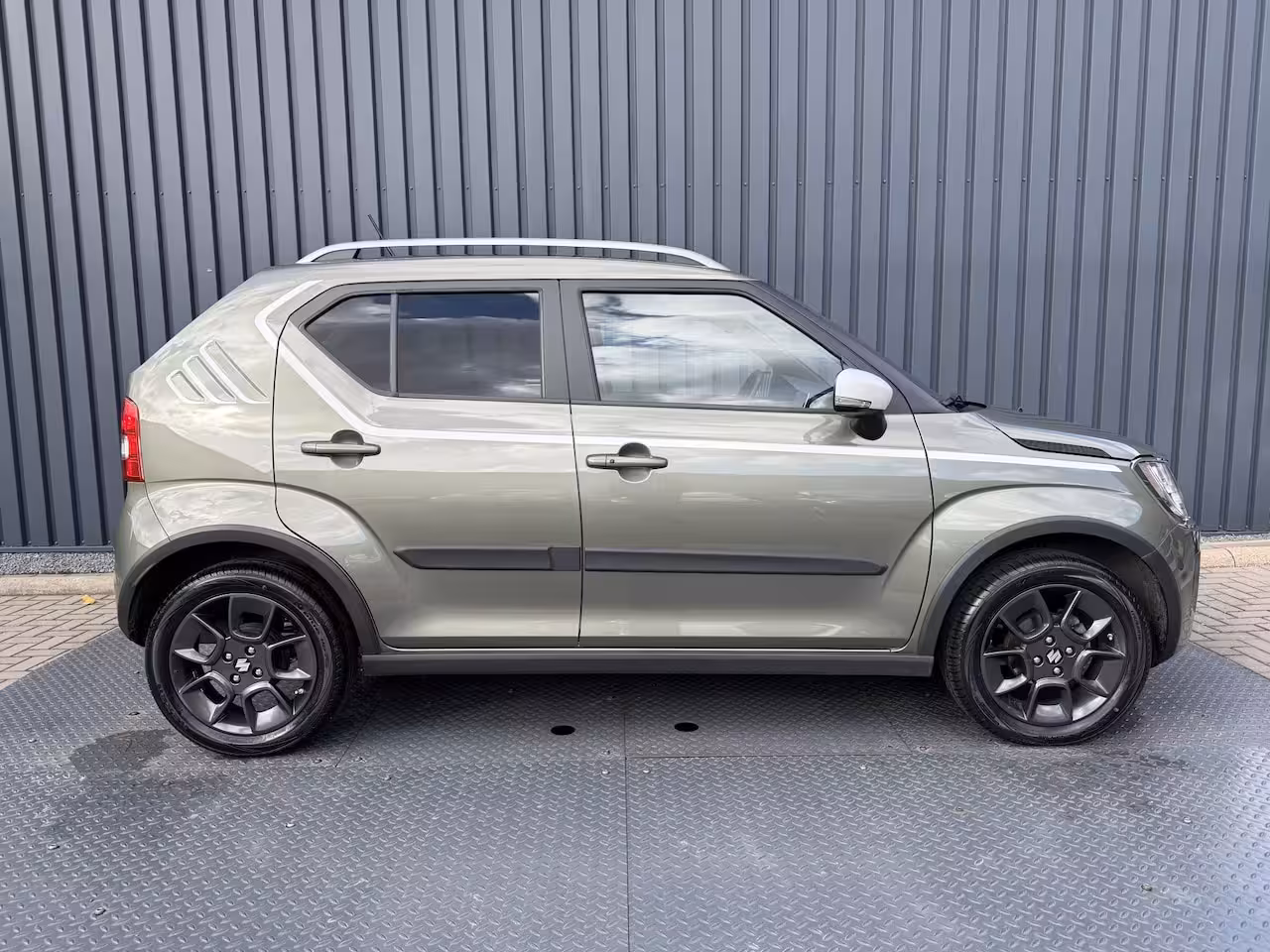 Suzuki Ignis 1.2 Smart Hybrid Select | Clima | kleur: Tough Thaki(groen) | Rijklaar