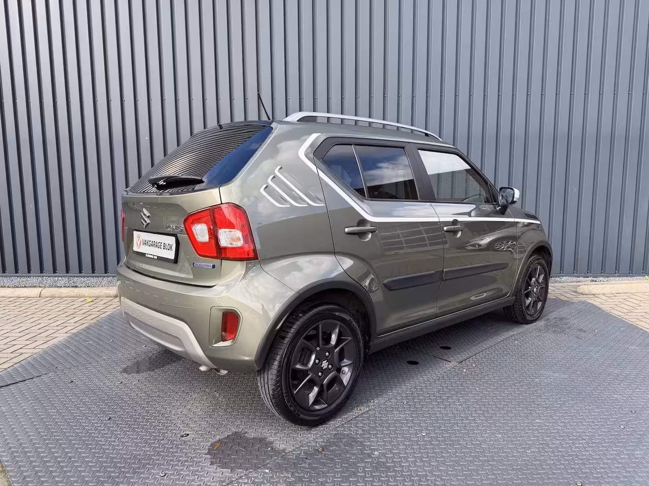 Suzuki Ignis 1.2 Smart Hybrid Select | Clima | kleur: Tough Thaki(groen) | Rijklaar