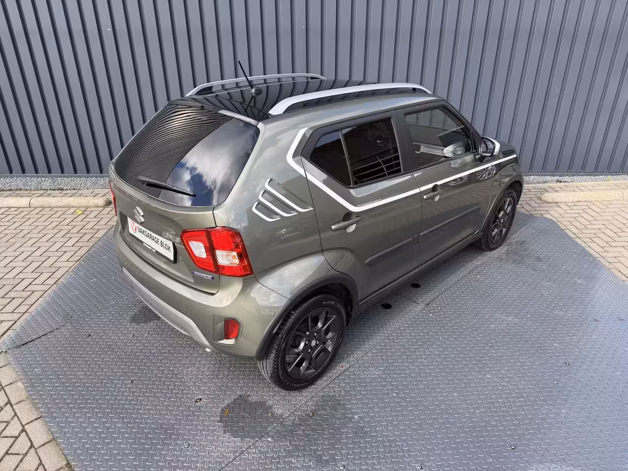 Suzuki Ignis 1.2 Smart Hybrid Select | Clima | kleur: Tough Thaki(groen) | Rijklaar
