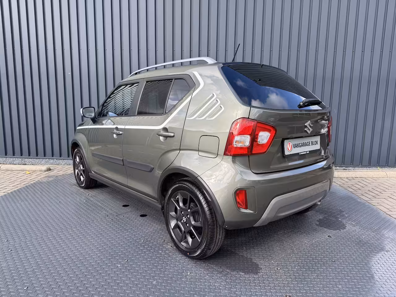 Suzuki Ignis 1.2 Smart Hybrid Select | Clima | kleur: Tough Thaki(groen) | Rijklaar
