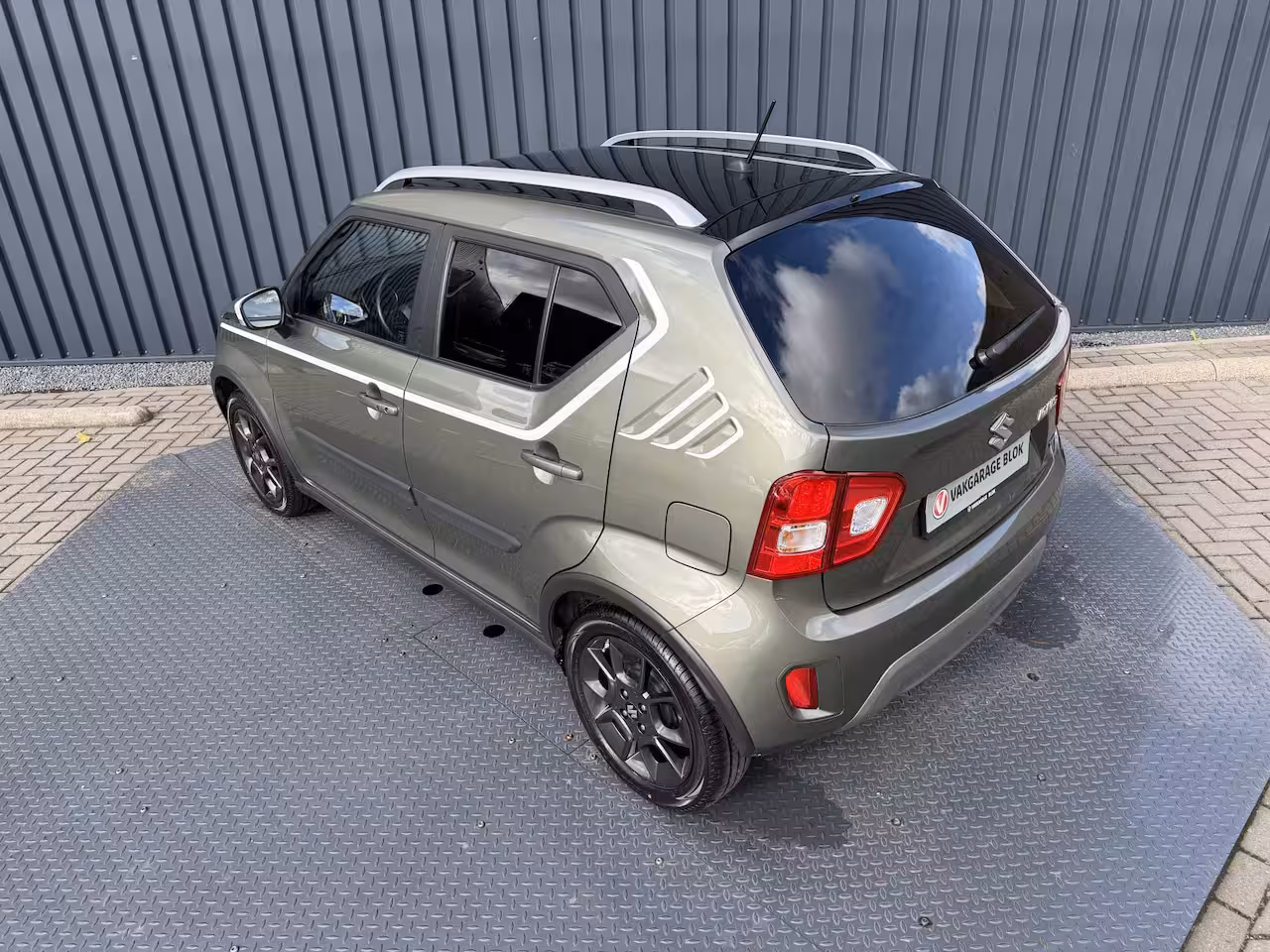 Suzuki Ignis 1.2 Smart Hybrid Select | Clima | kleur: Tough Thaki(groen) | Rijklaar