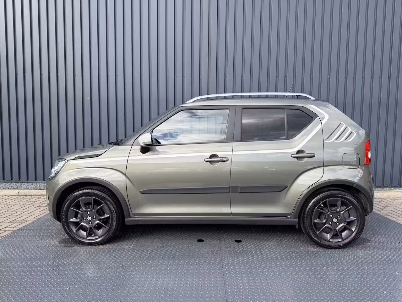 Suzuki Ignis 1.2 Smart Hybrid Select | Clima | kleur: Tough Thaki(groen) | Rijklaar