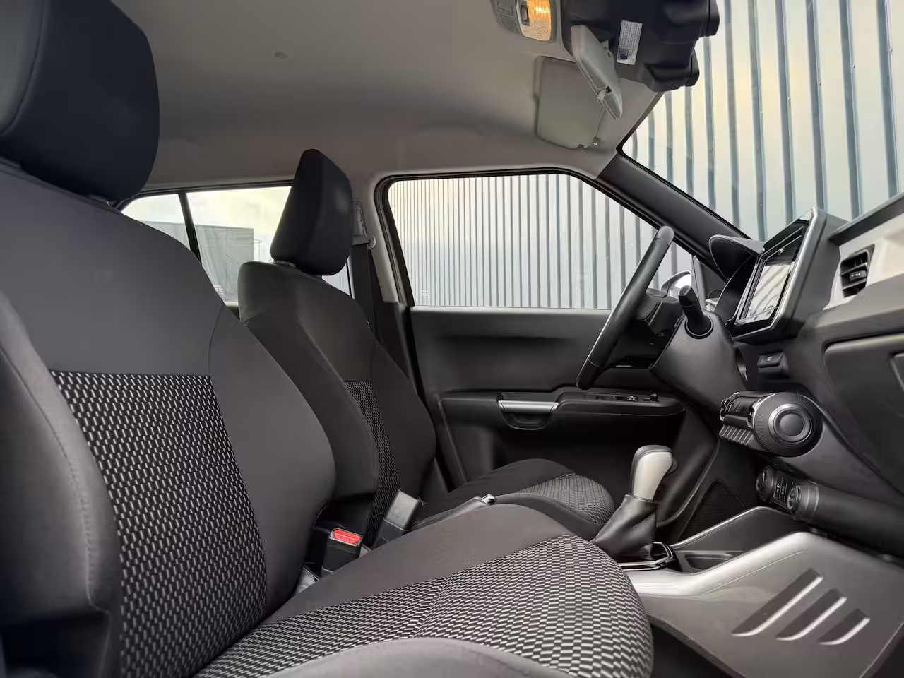 Suzuki Ignis 1.2 Smart Hybrid Select | Clima | kleur: Tough Thaki(groen) | Rijklaar
