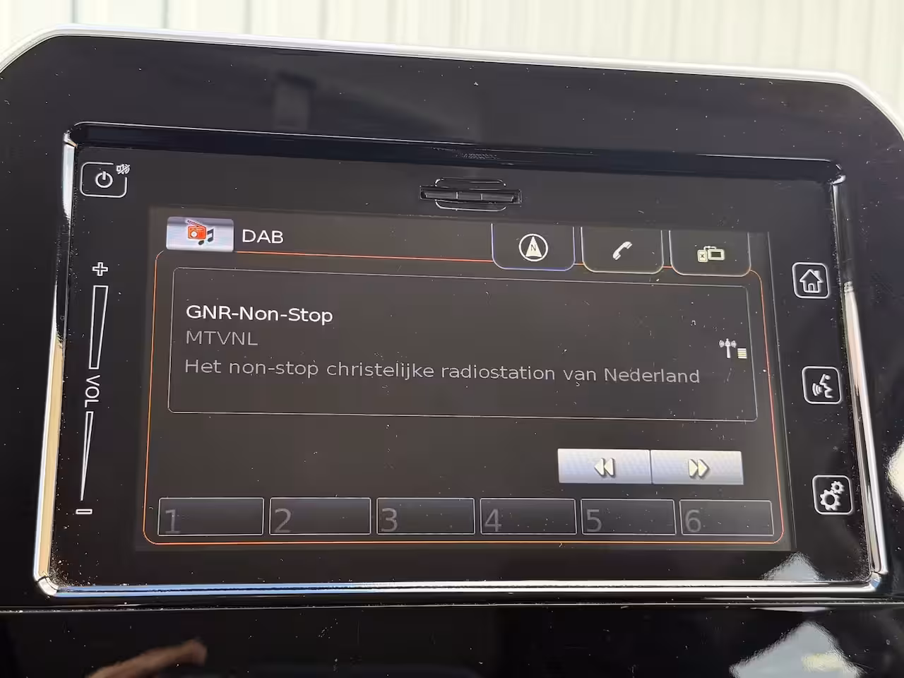 Suzuki Ignis 1.2 Smart Hybrid Select | Clima | kleur: Tough Thaki(groen) | Rijklaar