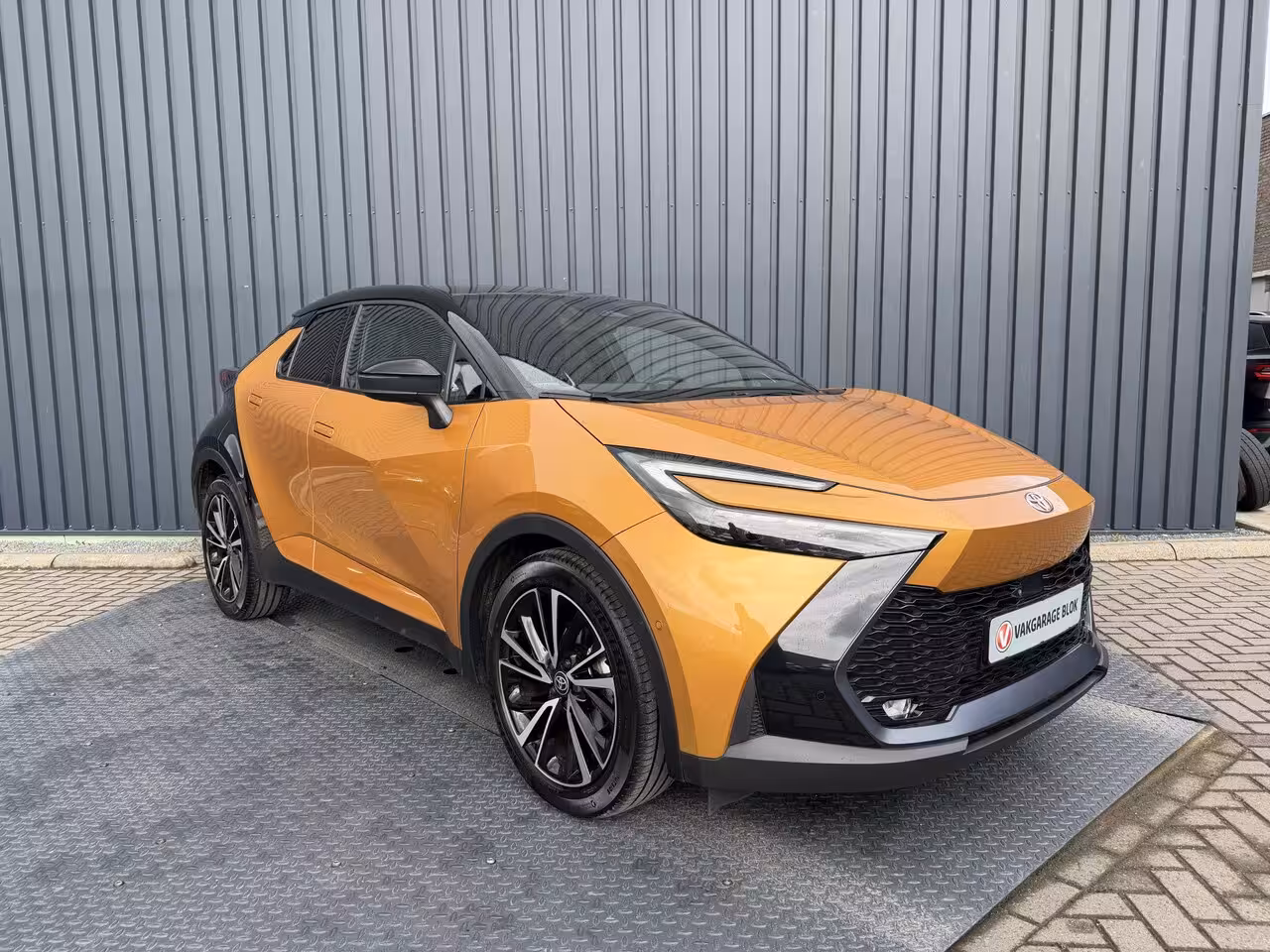 Toyota C-HR 2.0 Hybrid 200(geen Plug-in) Première Edition | Vol LEER | Afnm. Trekhaak | Pano dak | 360