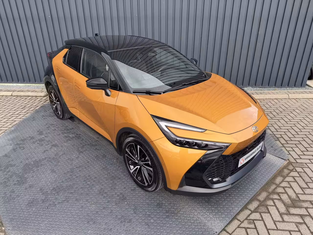 Toyota C-HR 2.0 Hybrid 200(geen Plug-in) Première Edition | Vol LEER | Afnm. Trekhaak | Pano dak | 360