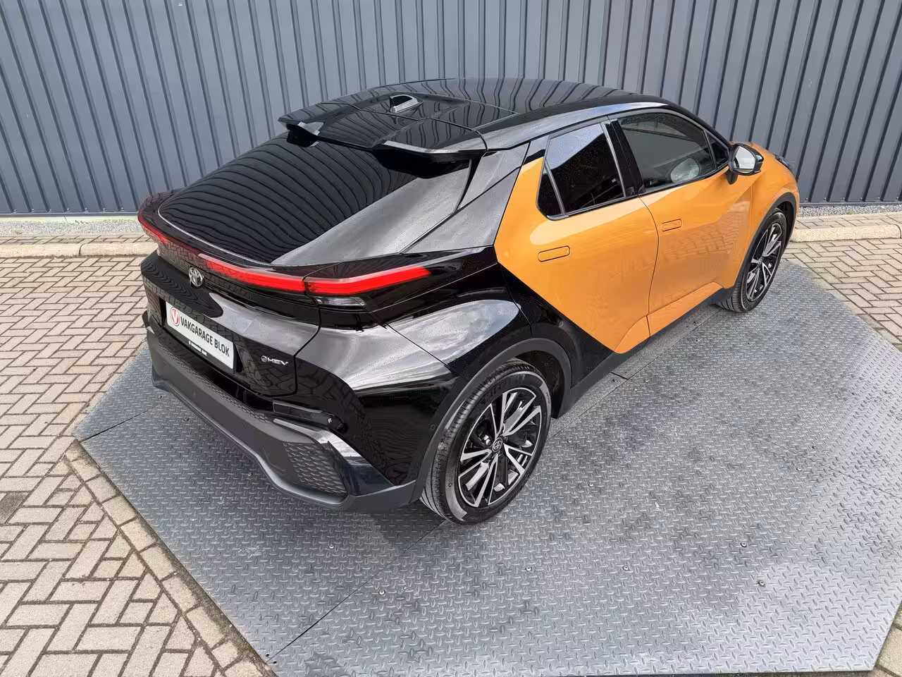 Toyota C-HR 2.0 Hybrid 200(geen Plug-in) Première Edition | Vol LEER | Afnm. Trekhaak | Pano dak | 360