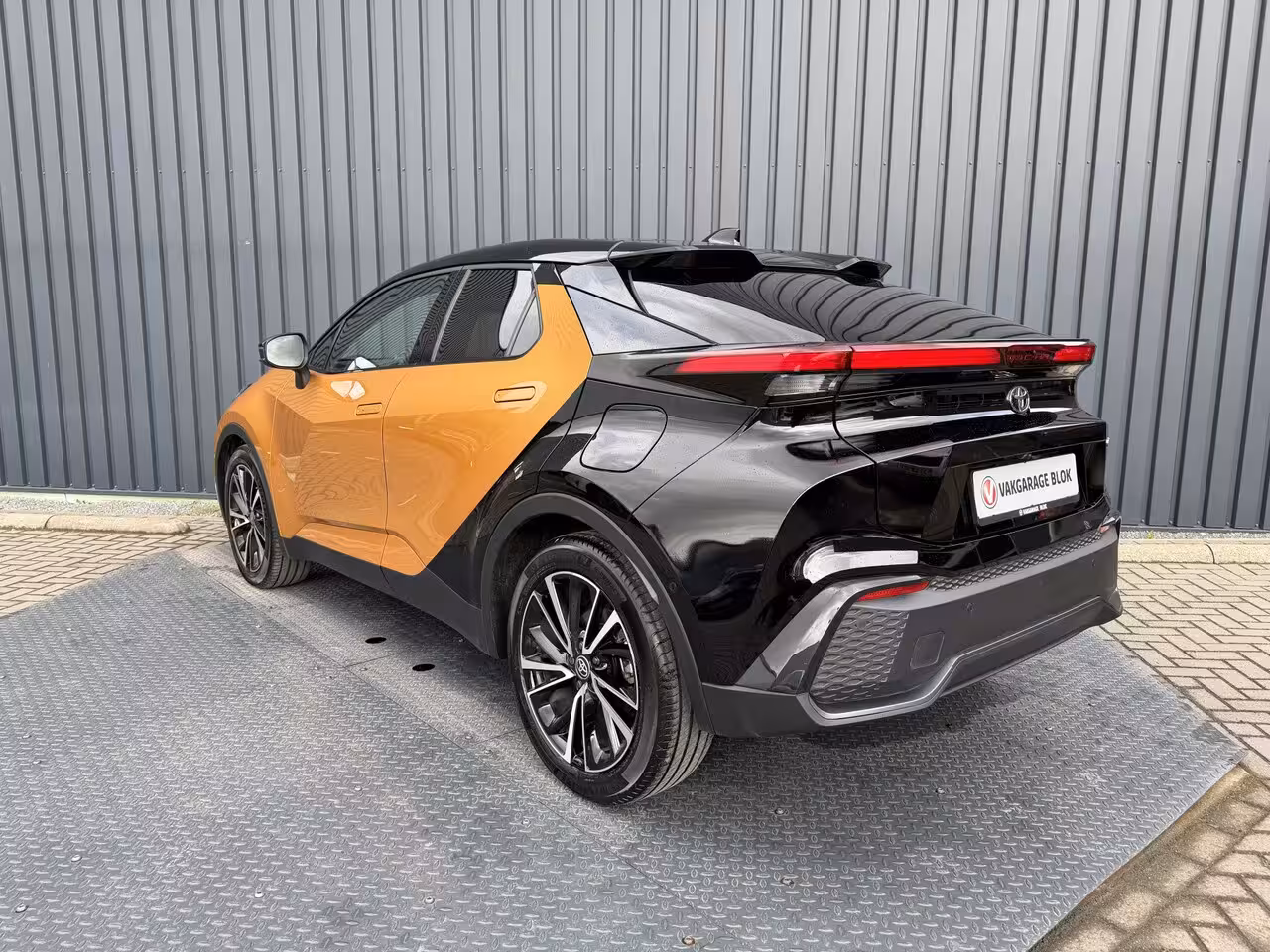 Toyota C-HR 2.0 Hybrid 200(geen Plug-in) Première Edition | Vol LEER | Afnm. Trekhaak | Pano dak | 360