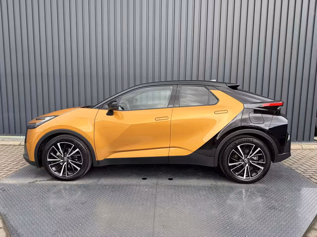 Toyota C-HR 2.0 Hybrid 200(geen Plug-in) Première Edition | Vol LEER | Afnm. Trekhaak | Pano dak | 360