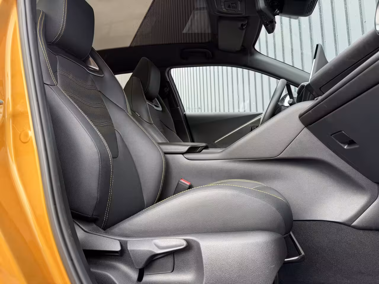 Toyota C-HR 2.0 Hybrid 200(geen Plug-in) Première Edition | Vol LEER | Afnm. Trekhaak | Pano dak | 360