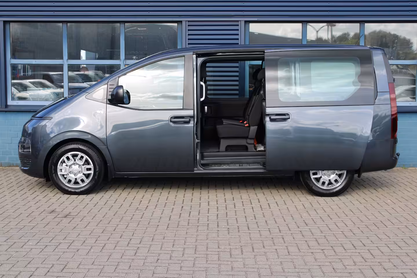 Hyundai Staria Dubbele Cabine 2.2 177PK Automaat CARPLAY | TREKHAAK | CAMERA | NAVI |