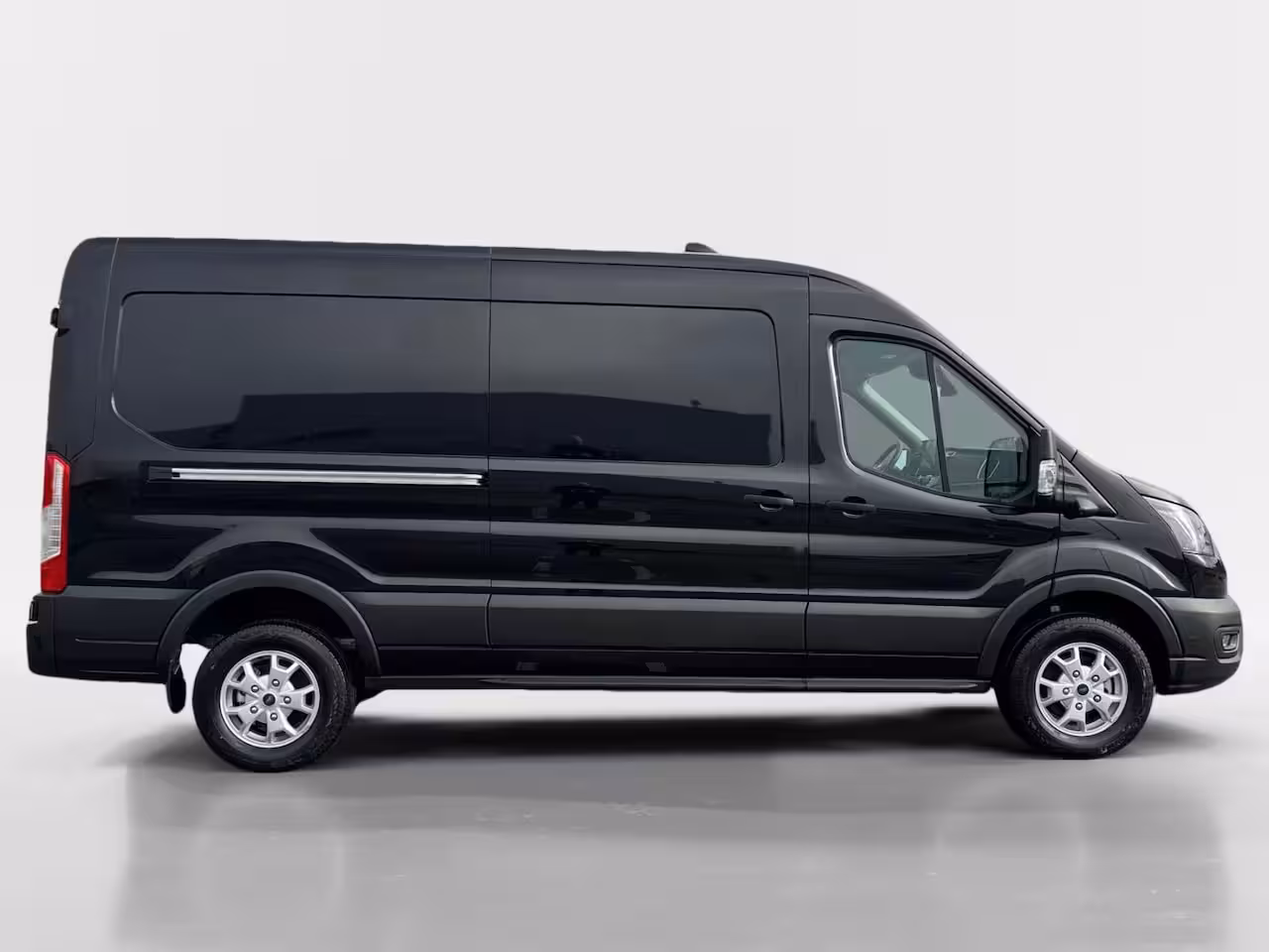 Ford E-Transit 350 L3H2 Trend 68 kWh | Uit Voorraad Leverbaar | Prijs inclusief €8.285, - Ready Set Bonus