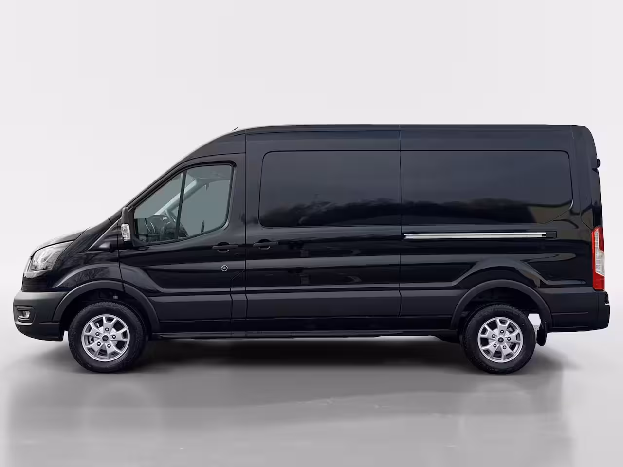 Ford E-Transit 350 L3H2 Trend 68 kWh | Uit Voorraad Leverbaar | Prijs inclusief €8.285, - Ready Set Bonus