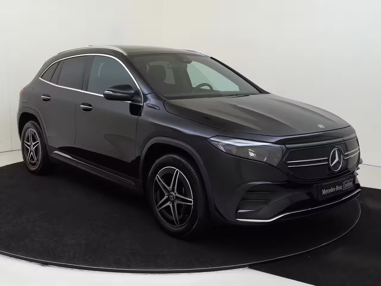 Mercedes-Benz EQA 250 Business Solution AMG 67 kWh Panoramadak / Keyless / Privacy Glass / Parkeercamera / S