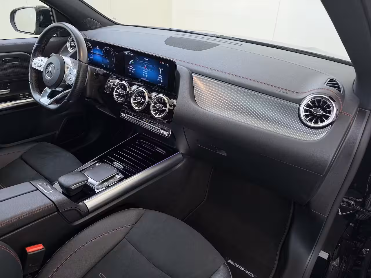 Mercedes-Benz EQA 250 Business Solution AMG 67 kWh Panoramadak / Keyless / Privacy Glass / Parkeercamera / S