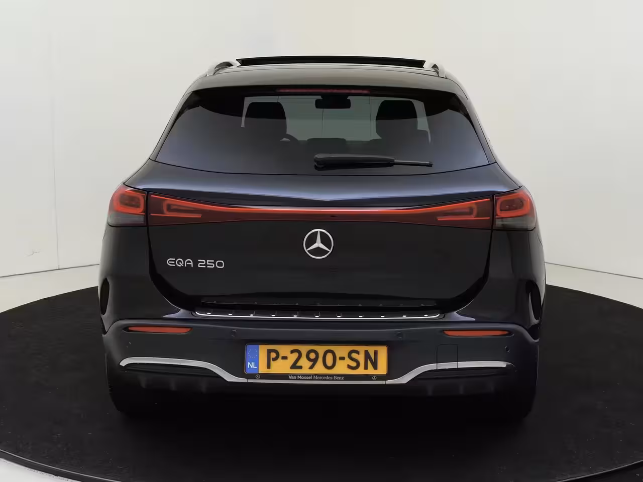 Mercedes-Benz EQA 250 Business Solution AMG 67 kWh Panoramadak / Keyless / Privacy Glass / Parkeercamera / S
