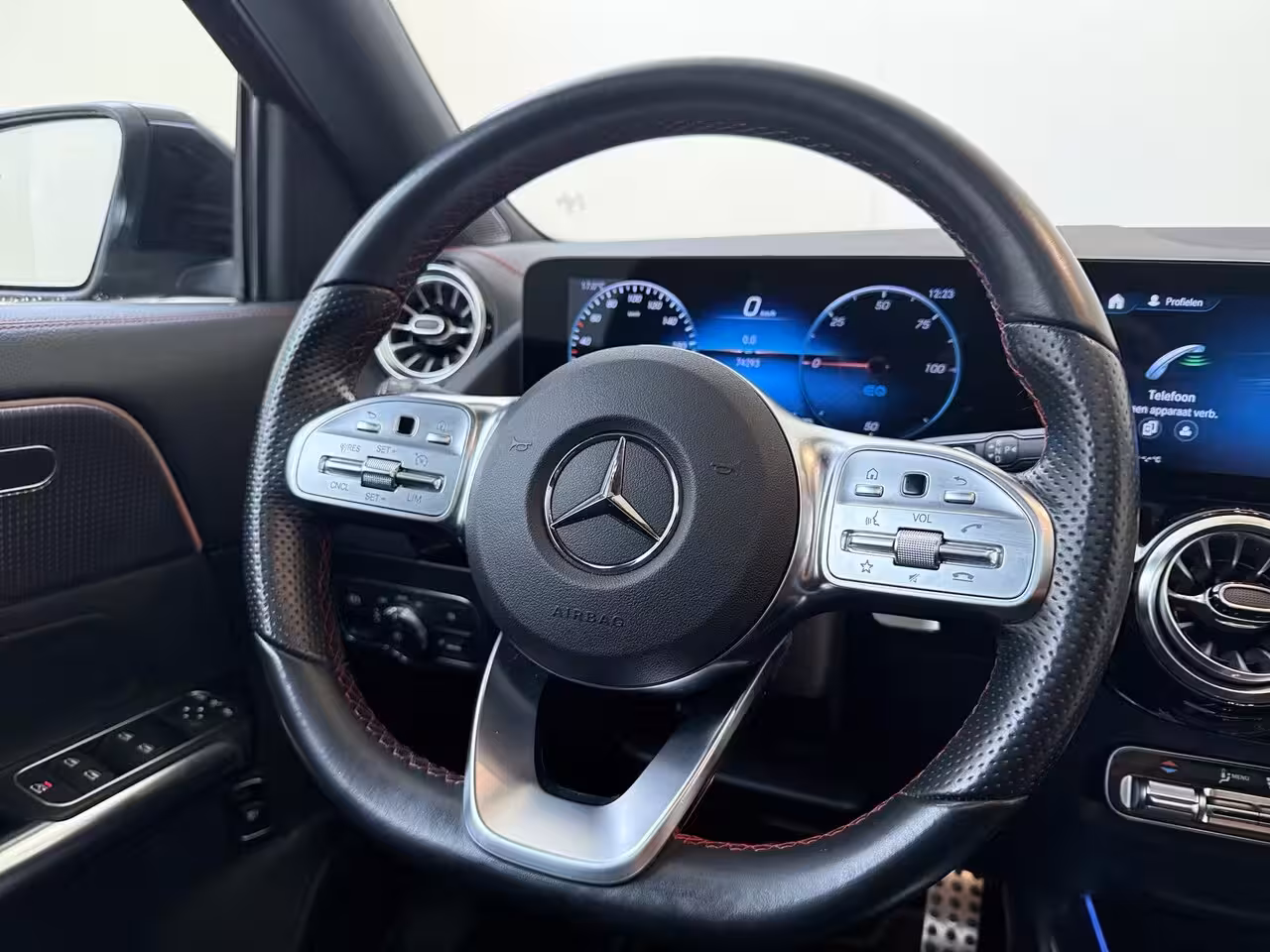 Mercedes-Benz EQA 250 Business Solution AMG 67 kWh Panoramadak / Keyless / Privacy Glass / Parkeercamera / S