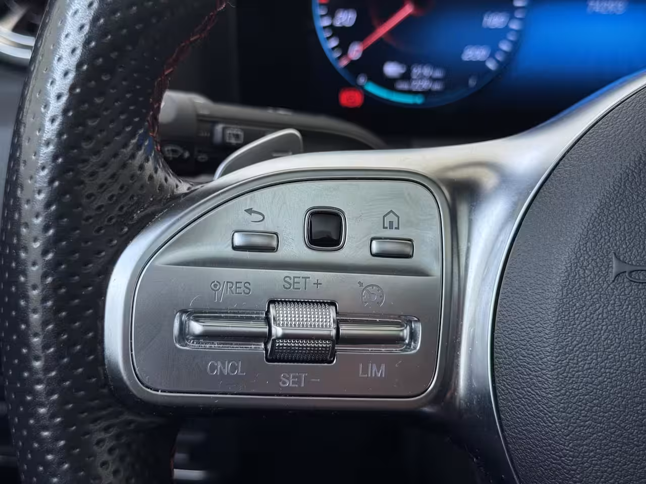Mercedes-Benz EQA 250 Business Solution AMG 67 kWh Panoramadak / Keyless / Privacy Glass / Parkeercamera / S