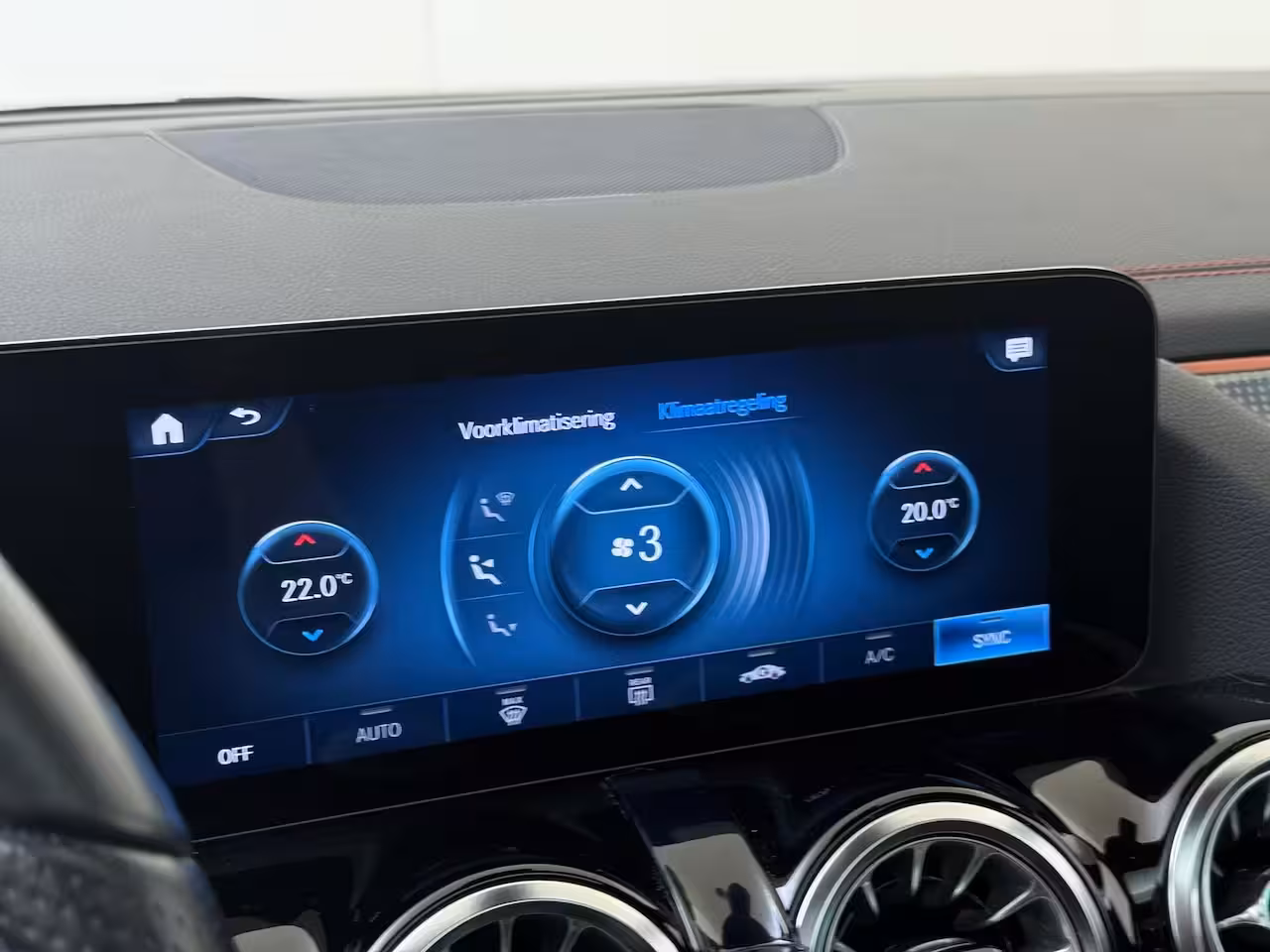 Mercedes-Benz EQA 250 Business Solution AMG 67 kWh Panoramadak / Keyless / Privacy Glass / Parkeercamera / S