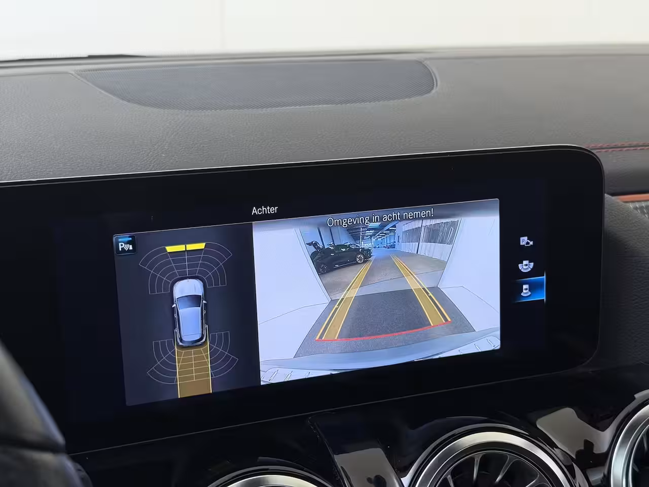 Mercedes-Benz EQA 250 Business Solution AMG 67 kWh Panoramadak / Keyless / Privacy Glass / Parkeercamera / S