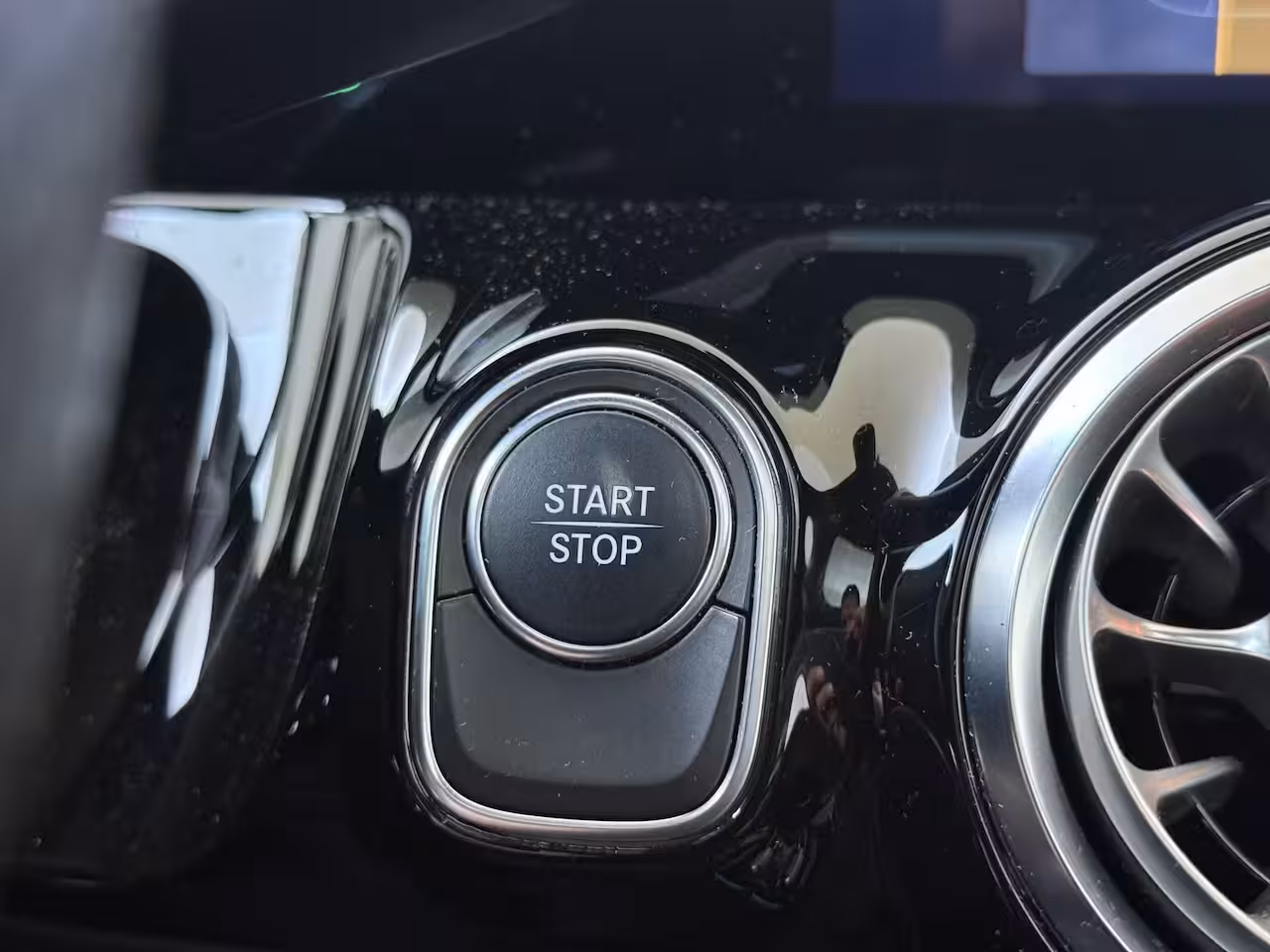Mercedes-Benz EQA 250 Business Solution AMG 67 kWh Panoramadak / Keyless / Privacy Glass / Parkeercamera / S