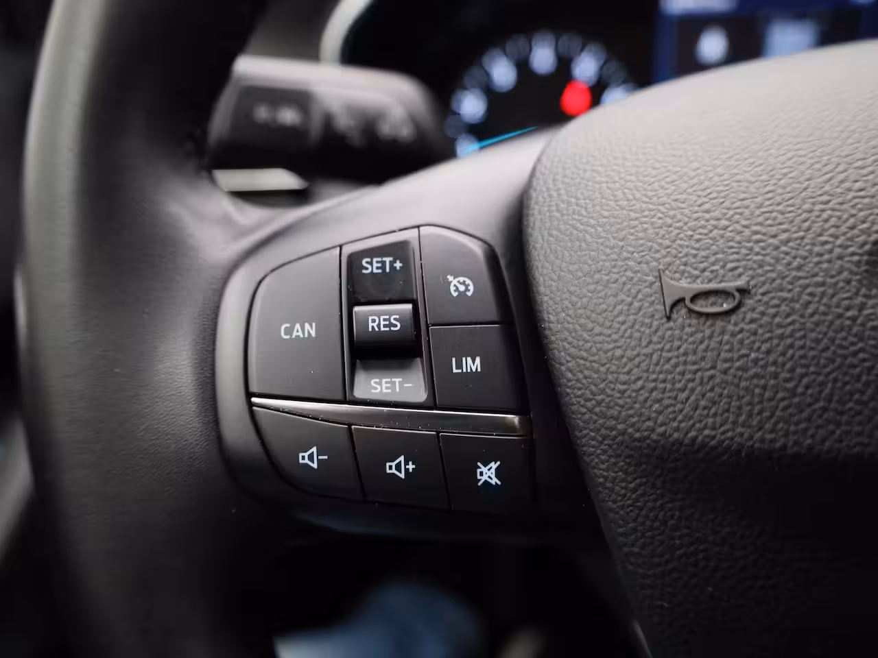 Ford Focus 1.0 EcoBoost Hybrid Titanium | Apple Carplay/Android Auto | Climate Control | Cruise Contr
