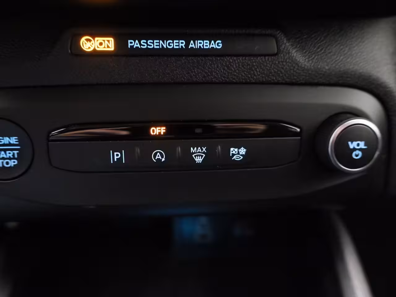 Ford Focus 1.0 EcoBoost Hybrid Titanium | Apple Carplay/Android Auto | Climate Control | Cruise Contr