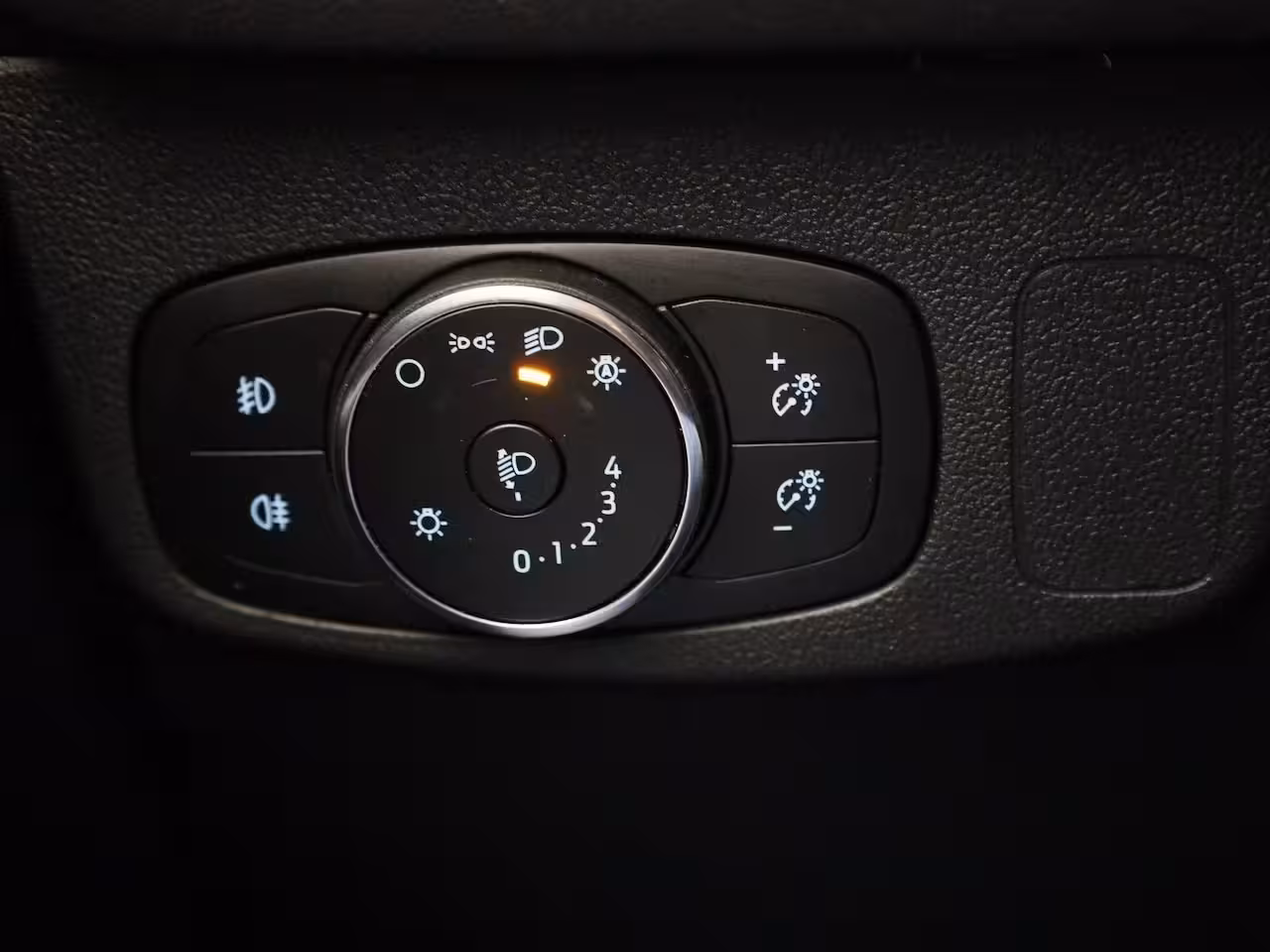 Ford Focus 1.0 EcoBoost Hybrid Titanium | Apple Carplay/Android Auto | Climate Control | Cruise Contr