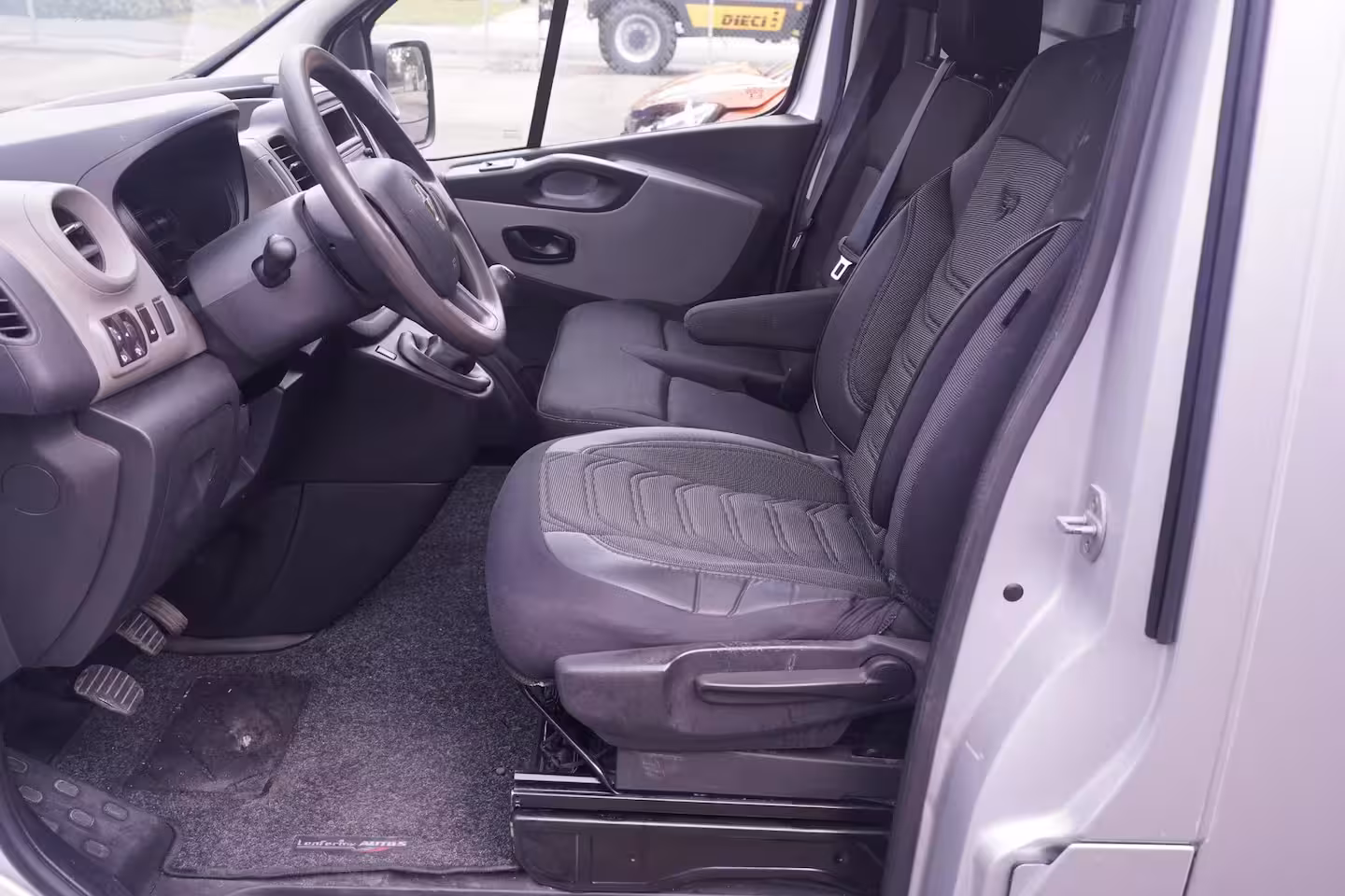 Renault Trafic 1.6 dCi 120 pk L2H1 Airco, Trekhaak Slechts 80 dkm, 3-Zits