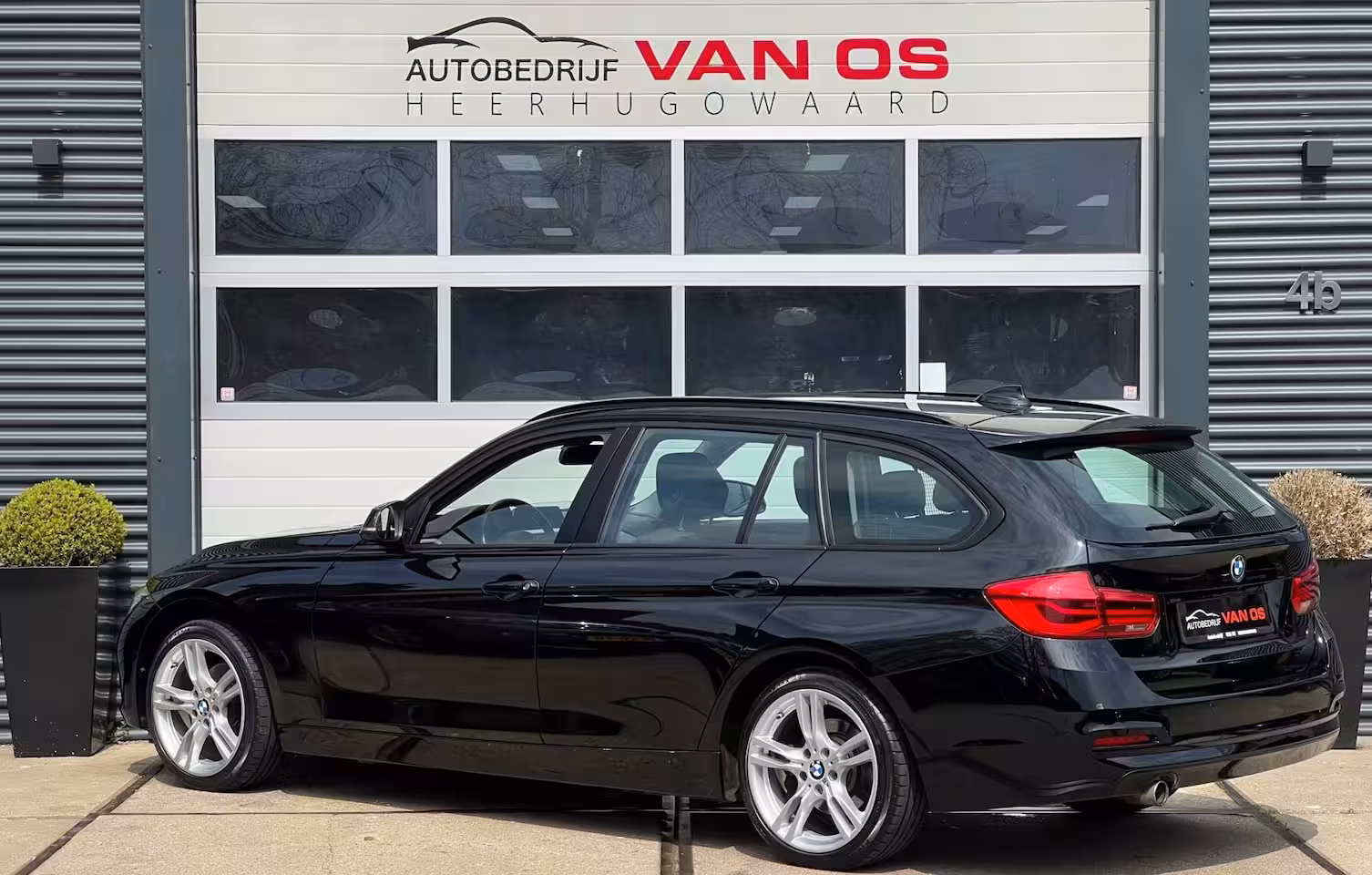 BMW 3-serie Touring 318i High Ex. Automaat / Led / Navi / Dealer onderhouden