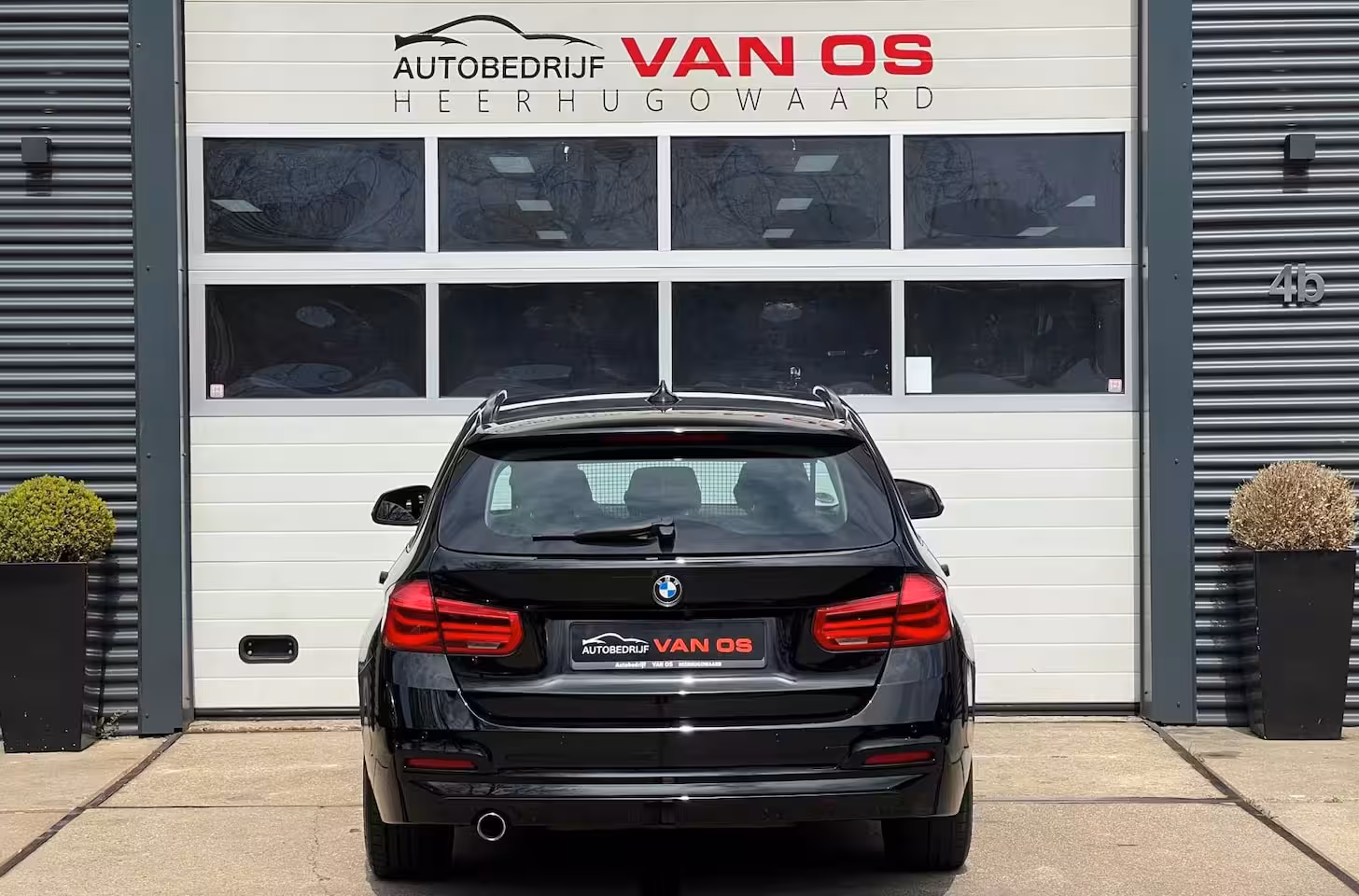 BMW 3-serie Touring 318i High Ex. Automaat / Led / Navi / Dealer onderhouden