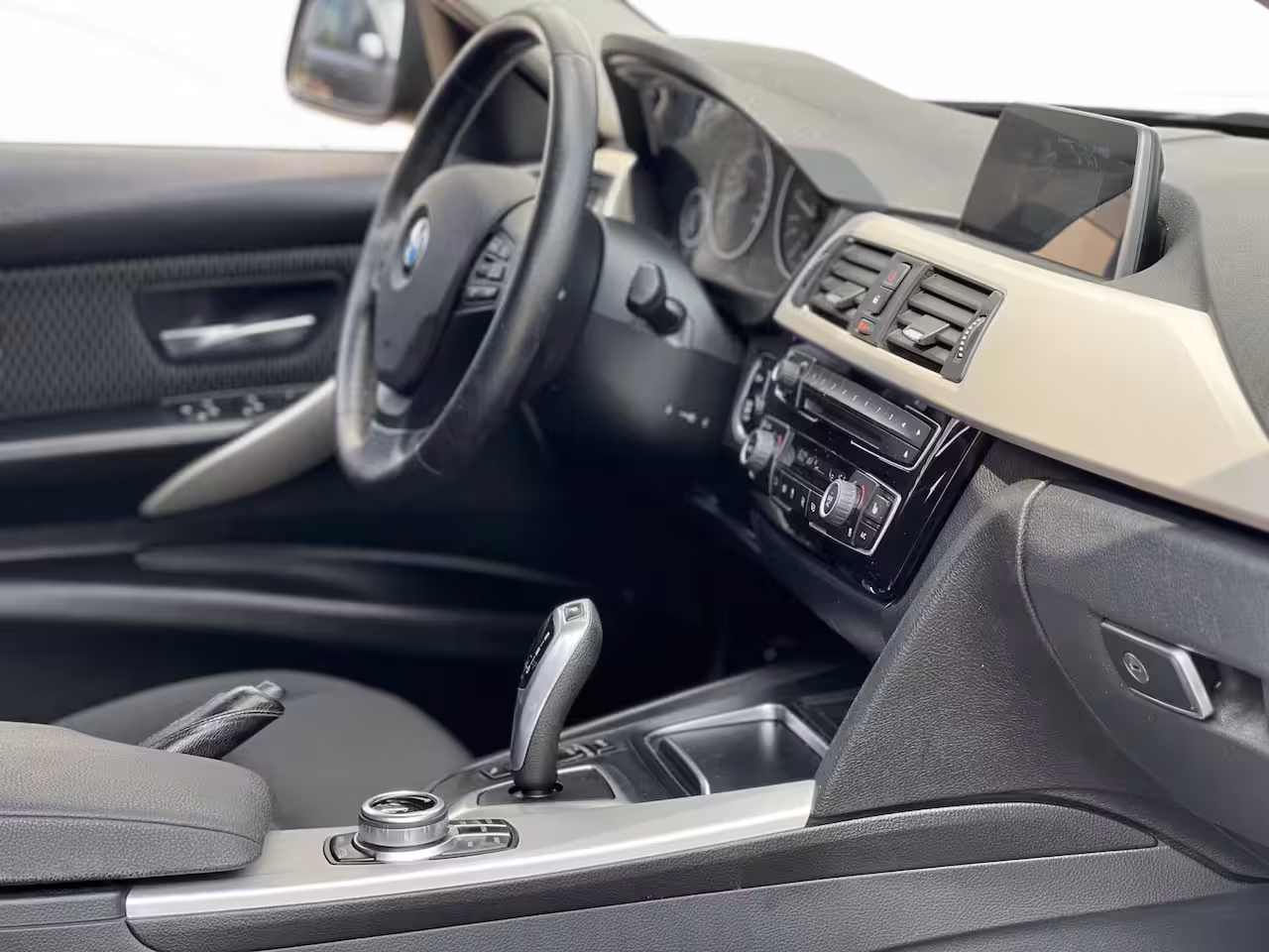 BMW 3-serie Touring 318i High Ex. Automaat / Led / Navi / Dealer onderhouden