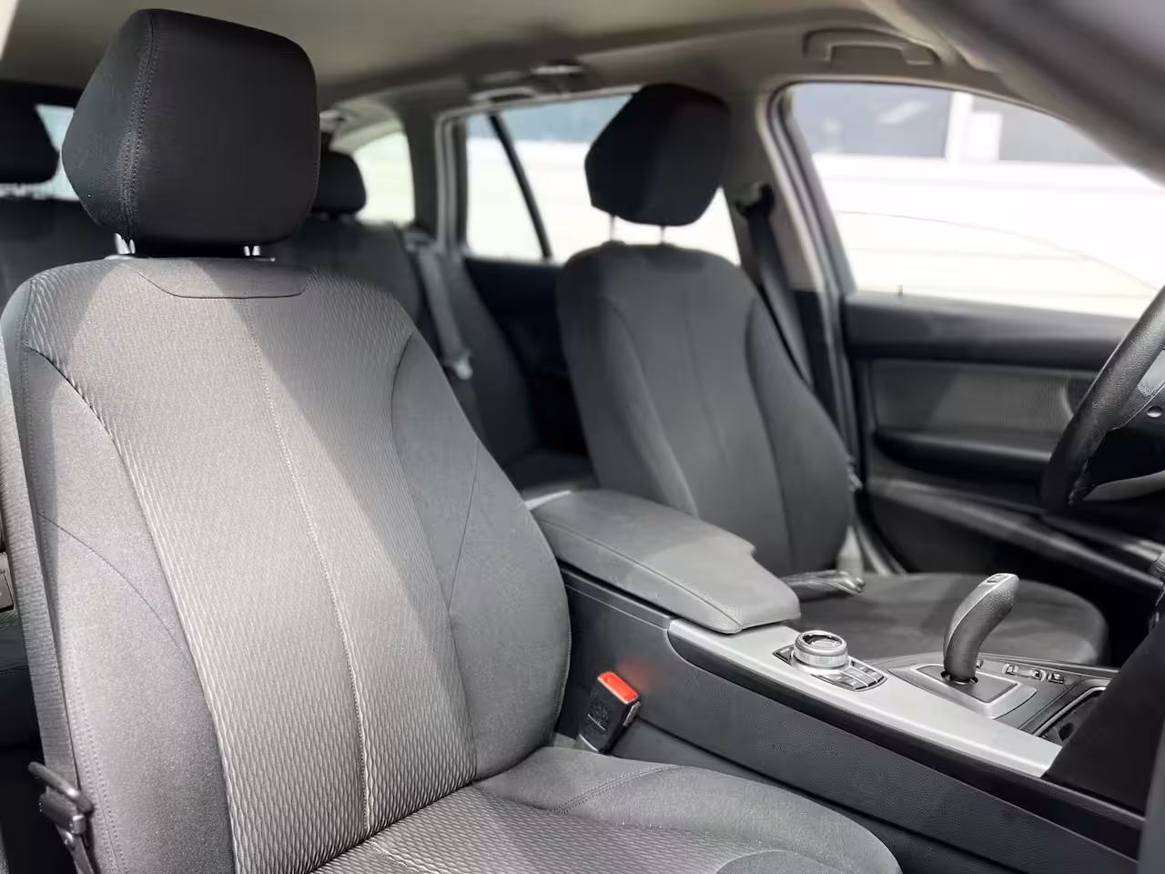 BMW 3-serie Touring 318i High Ex. Automaat / Led / Navi / Dealer onderhouden